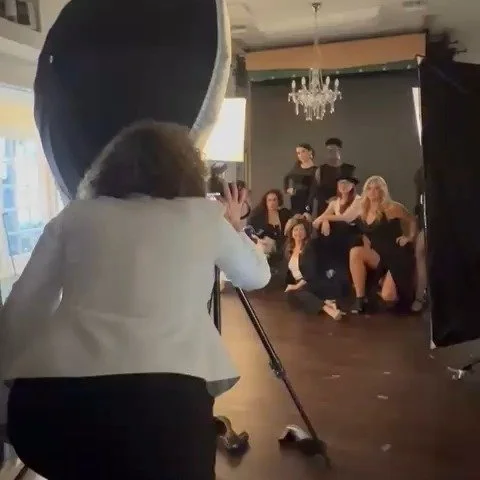 Did you feel the earth shake? 🌍🔥
Because these incredible Slay ladies came together again &mdash; this time for a powerful group shot in the studio. 📸✨

It&rsquo;s been forever since I had to step in front of the camera for my own photo 😂🙈
And t
