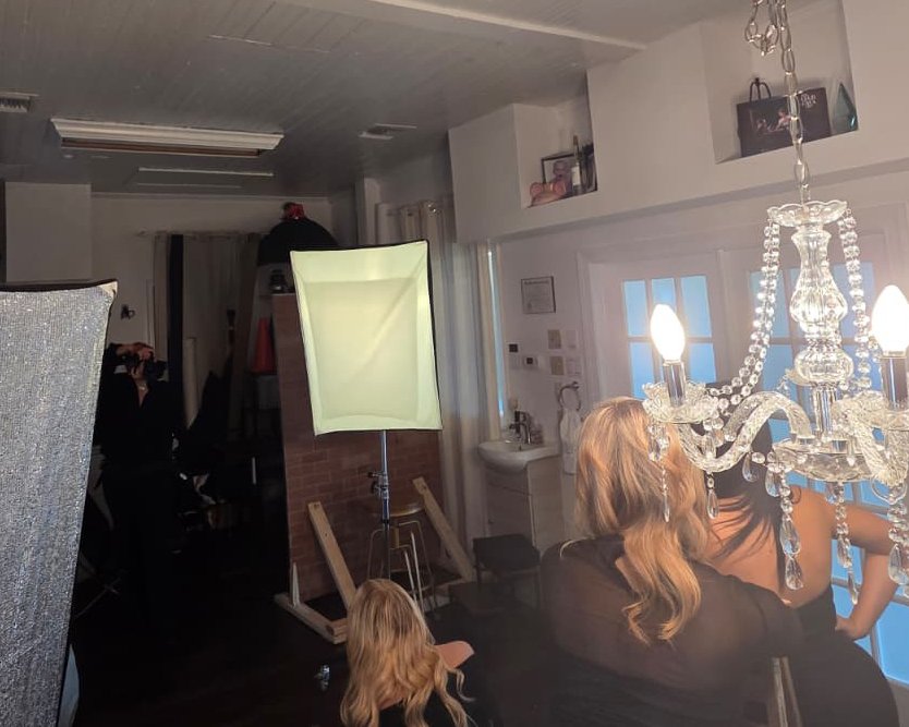 Jumping into 2026 and loving every moment! 💛 So happy to be in my happy space today. This gorgeous mother and her daughters were just perfection&mdash;and we all stayed cozy and warm despite the cold front outside. Feeling so grateful for these mome