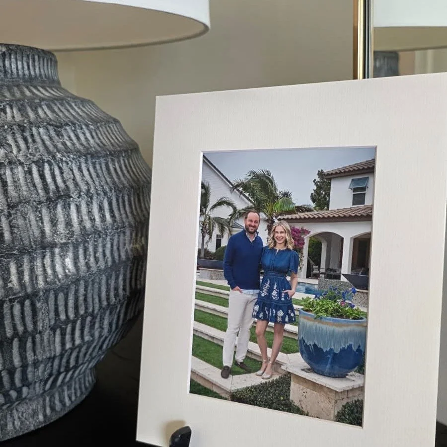 Behind the Scenes Delivery ✨

One thing I absolutely love about portraits is that each one tells a story 📖💛
This family was preparing to move out of their beautiful home and wanted a family portrait to remember it by 🏡✨ What a meaningful memory to