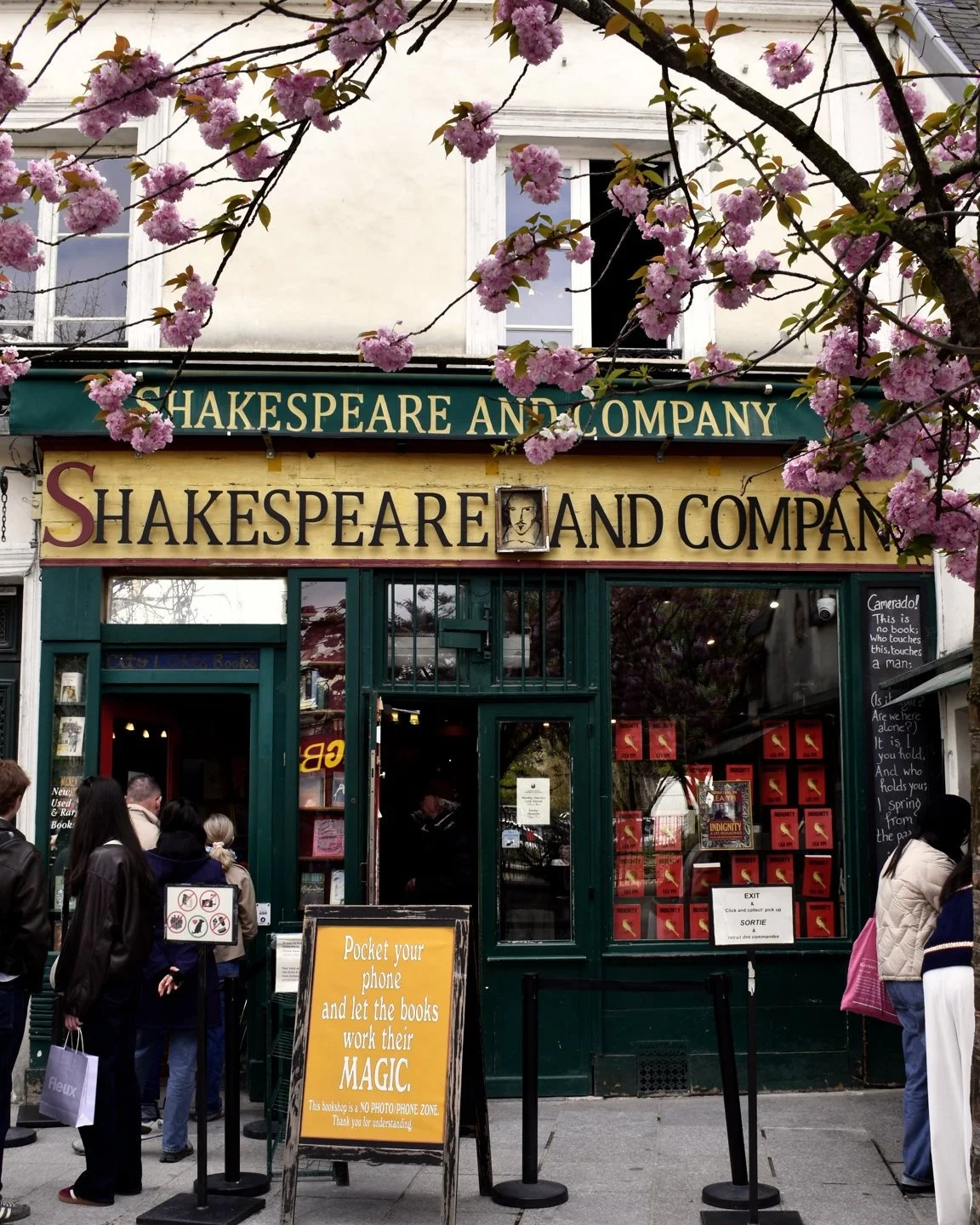 Four days in Paris&hellip; 

1. Shakespeare &amp; Company
2. Panth&eacute;on
3. escargot stop 
4. Canal Saint-Martin
5. Grand Palais
6. Roland Garros
7. RG press box
8. Bleu Bao (run don&rsquo;t walk)