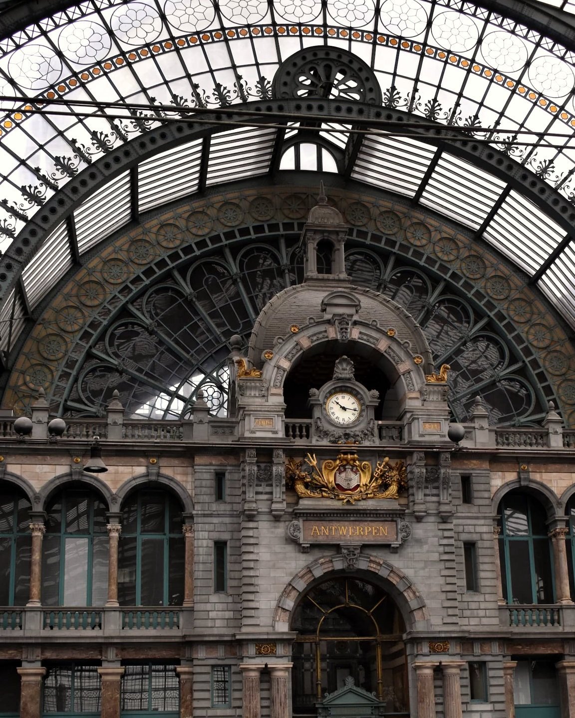 things to do in Antwerp: my favorites

📍
1. Antwerpen-Centraal
2. Vlaeykensgang
3. Axel Vervoordt Gallery
4. Plantin-Moretus Museum
5. Rubenshuis
6. KMSKA (&ldquo;The Parisian Sphinx&rdquo; by Alfred Stevens)
7. Bakkerij FUNK
8. Dries Van Noten
9. F