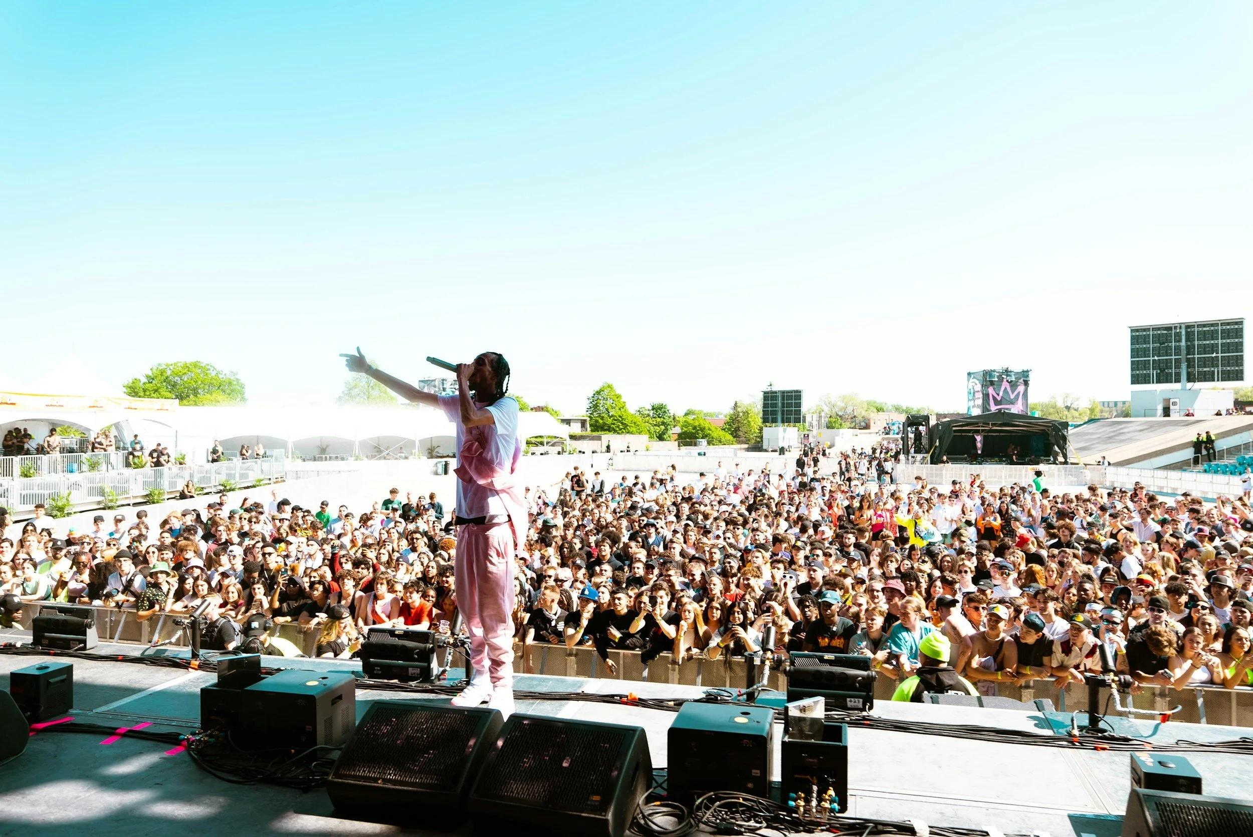 Summer festival crowd in Montréal, where tourism and events businesses use virtual assistant Montreal support