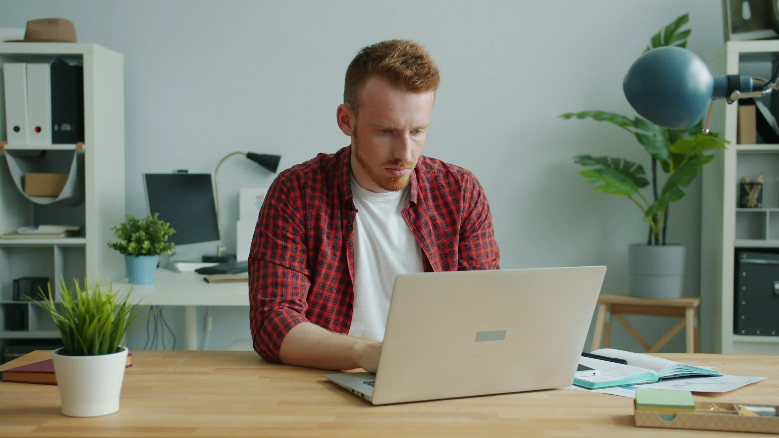 Video call launching support between a Quebec client and a Canadian virtual assistant team