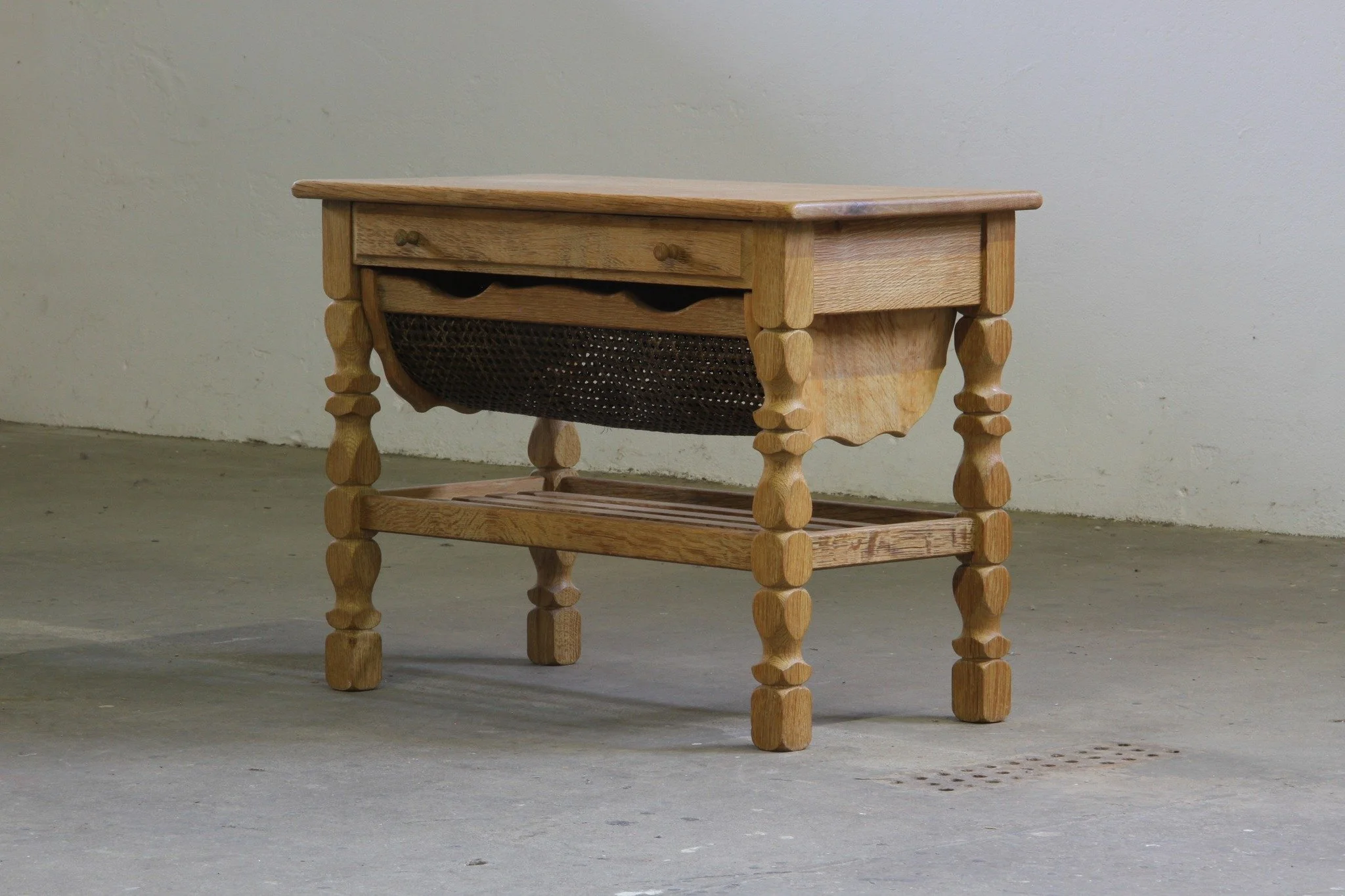 Vintage 1960s Danish Oak Coffee Table, Brutalist Mid-Century, style of Kj&aelig;rnulf 

SKU: mb00039

Small in size, big in character. This solid oak Danish sewing table from the 1960s features Kj&aelig;rnulf-inspired legs, a hidden drawer, and an ex