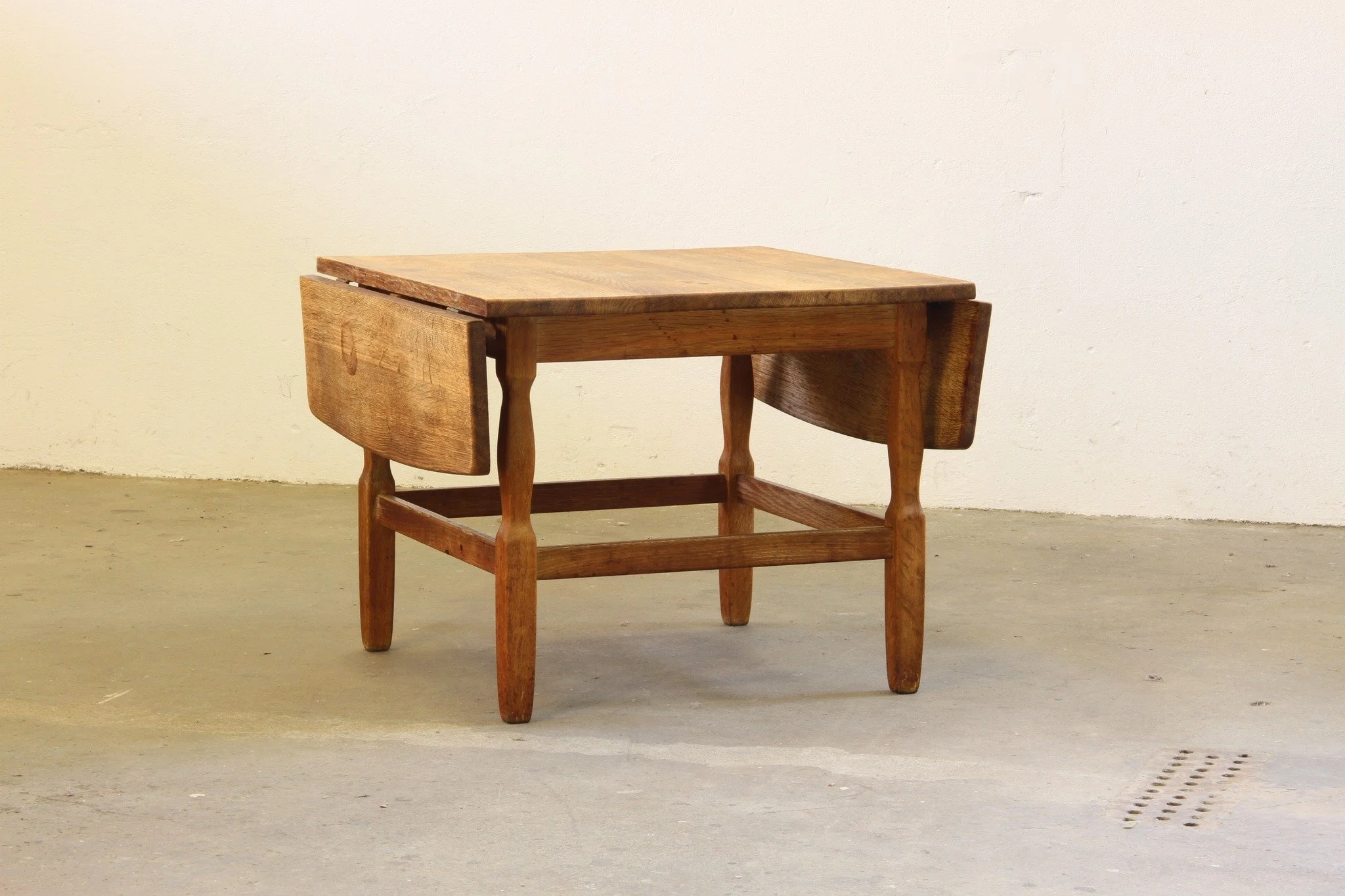 1960s Mid-Century Brutalist Danish Coffee Table in Oak, attributed to Kj&aelig;rnulf 

SKU: mb00045

Compact, clever, and full of character. This handmade Danish solid oak coffee table from the 1960s features two extendable leaves &mdash; expanding f