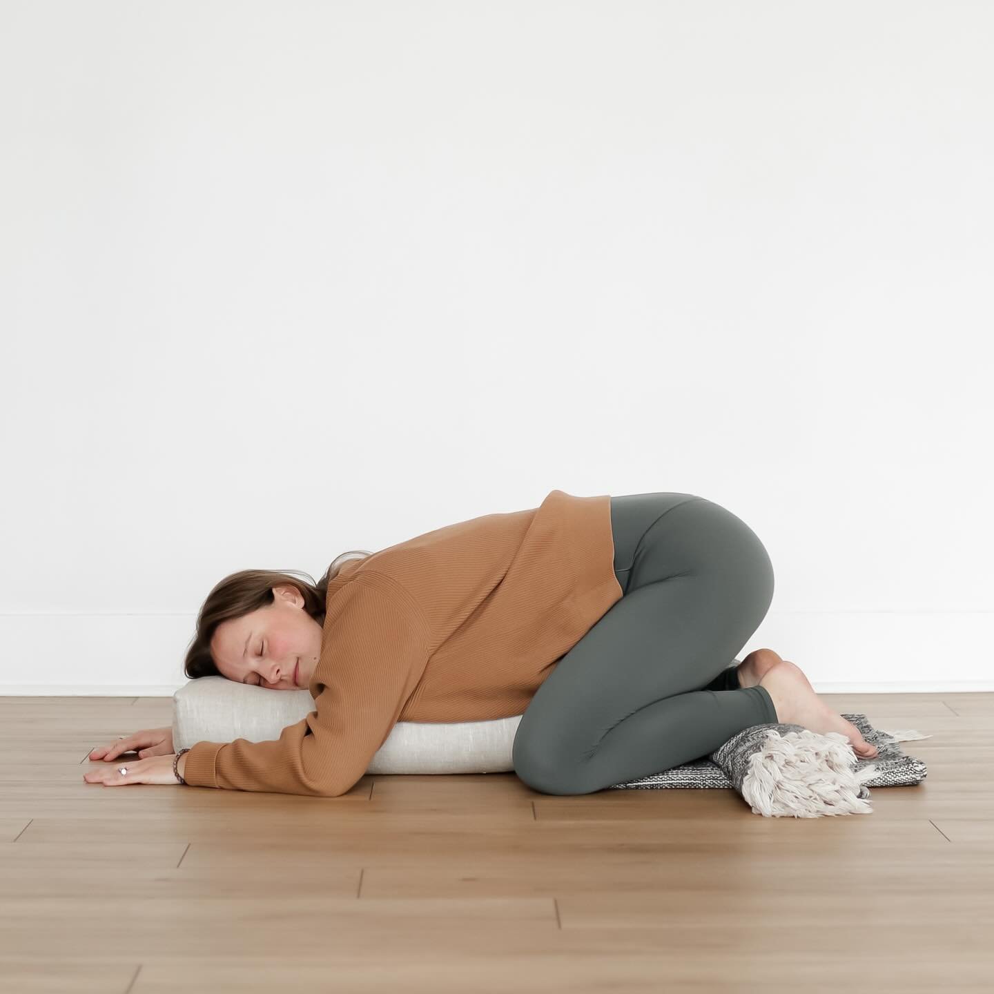 This weekend @thealiplante and I are offering a 10.5hr introduction to restorative yoga &amp; pranayama teacher training. We have a few spots open if you&rsquo;ve been dreaming of a nourishing, renewing way to spend your spring equinox 🌸

If you&rsq