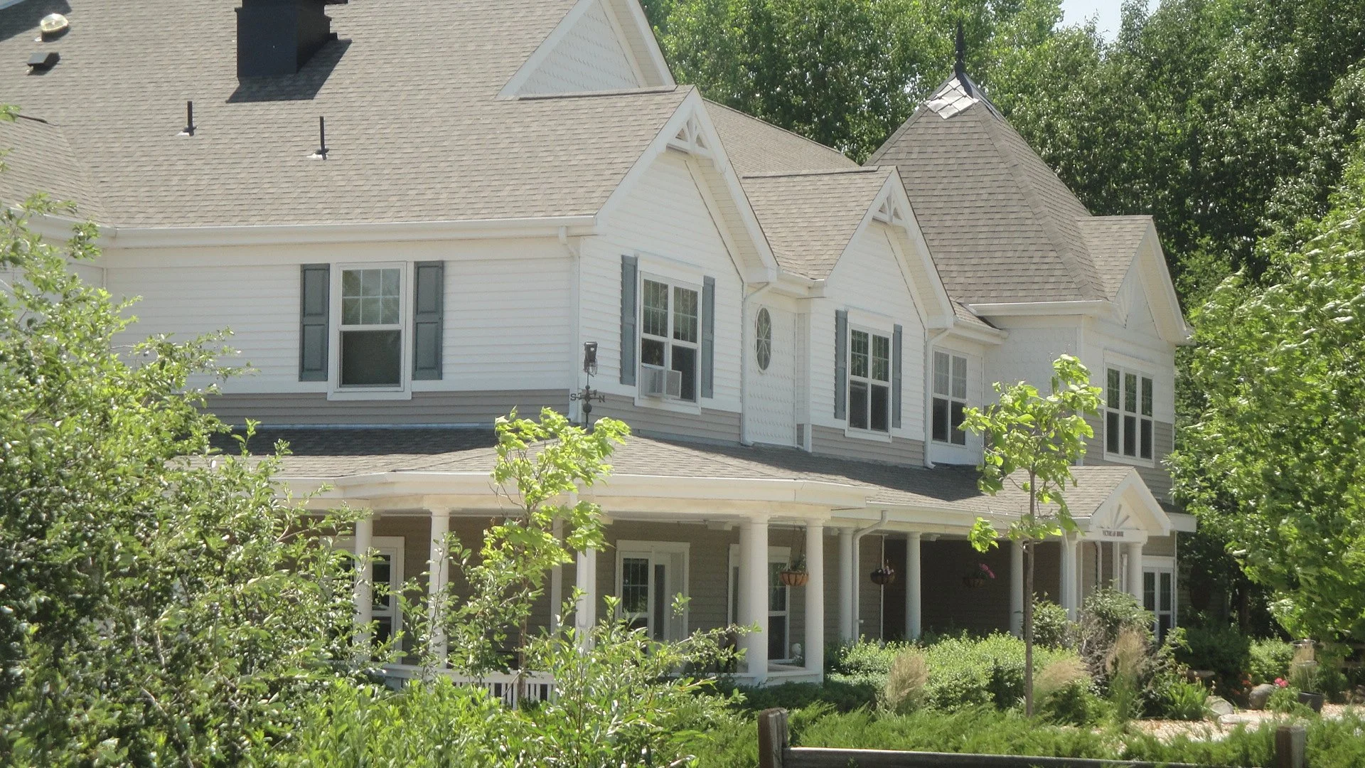 Victorian House Assisted Living Exterior