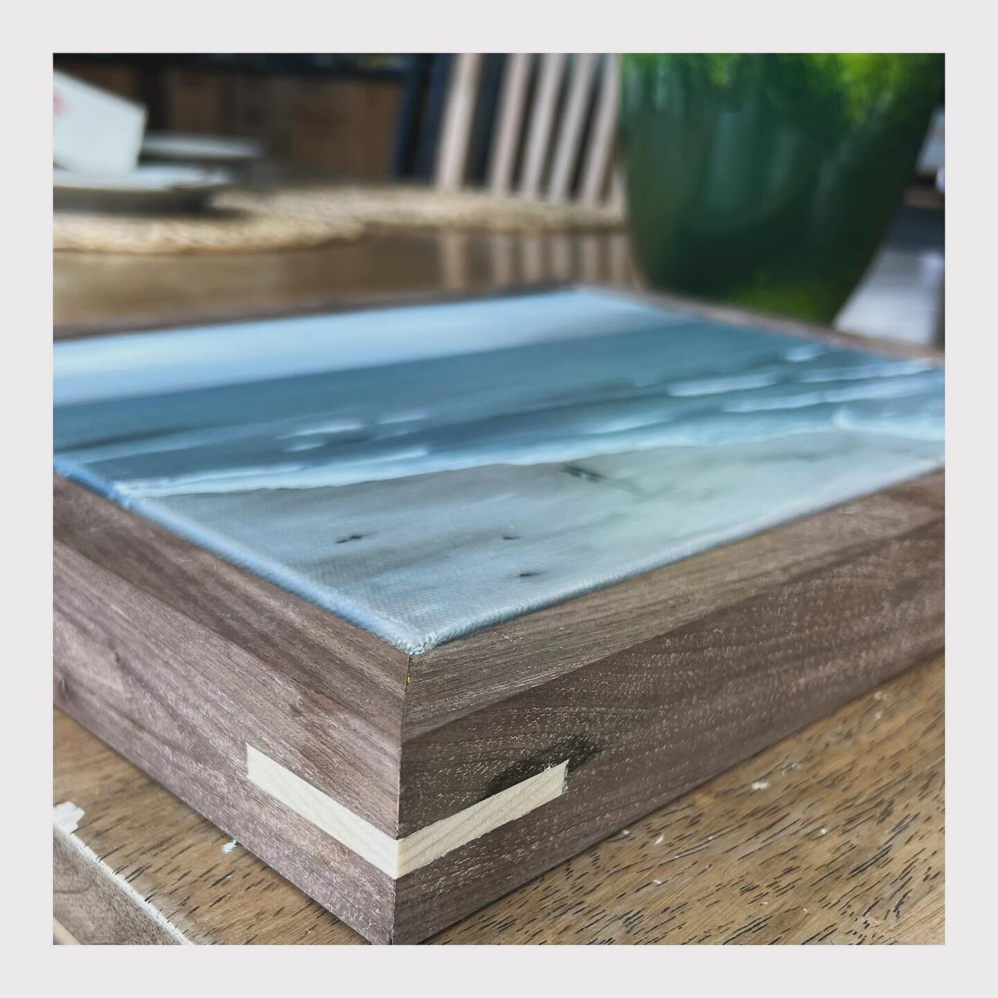 This handmade walnut frame adds that final touch to the painting, with its delicate inlay bringing out the best in this oil artwork. It truly is a stunning pair. Big thanks to @amydubinsky for choosing this original creation! Your support means the w
