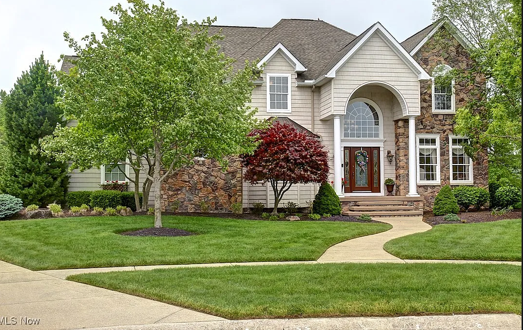 31919 Fieldstone Cir Avon Lake, OH 44012