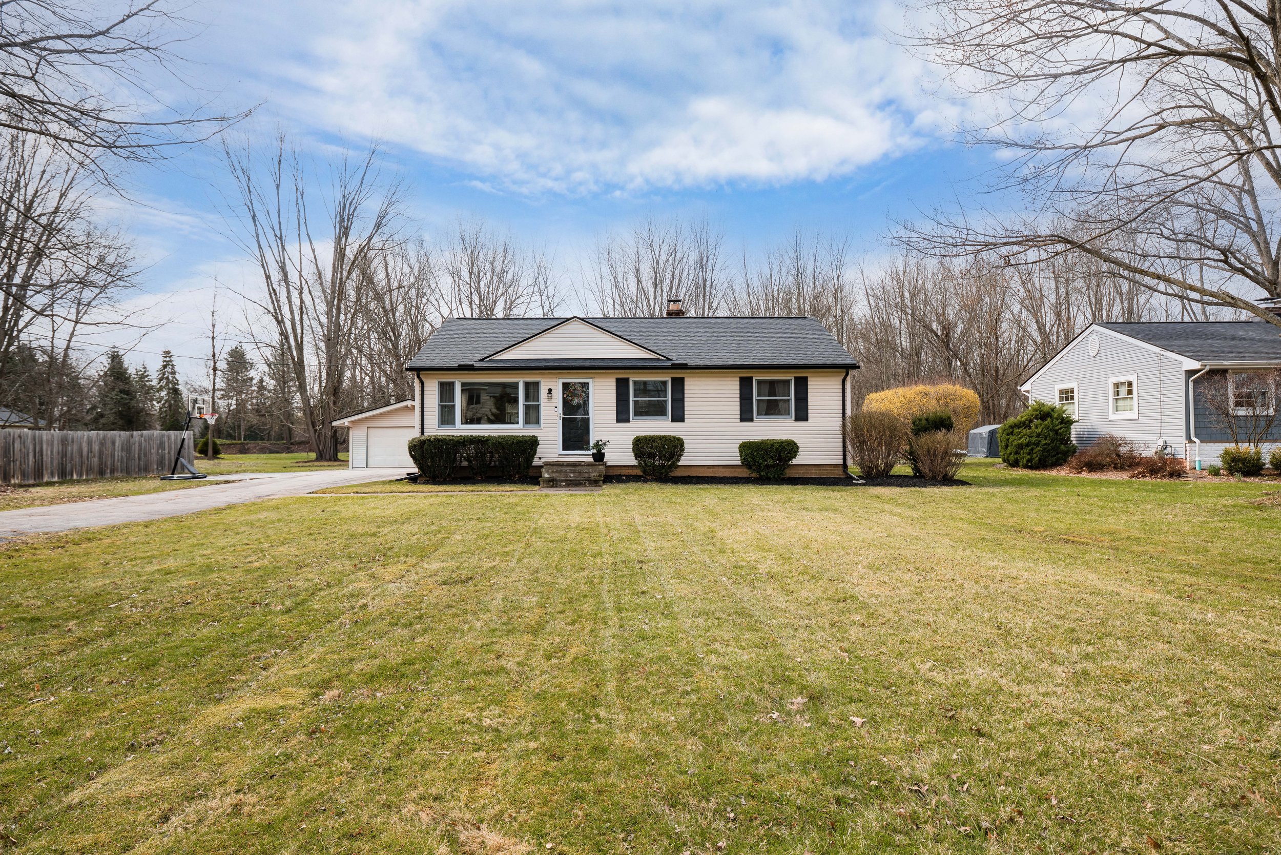 30817 Schwartz Rd, Westlake, OH 44145