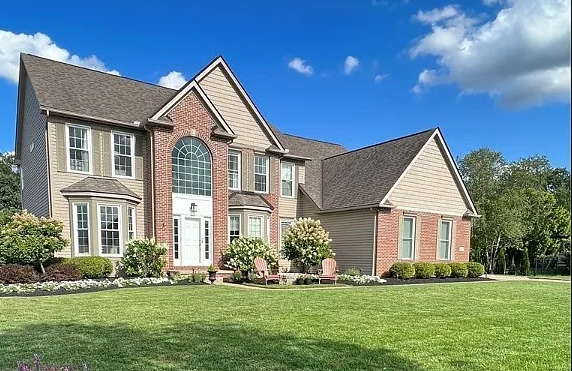 645 Bridgeside Dr Avon Lake, OH 44012