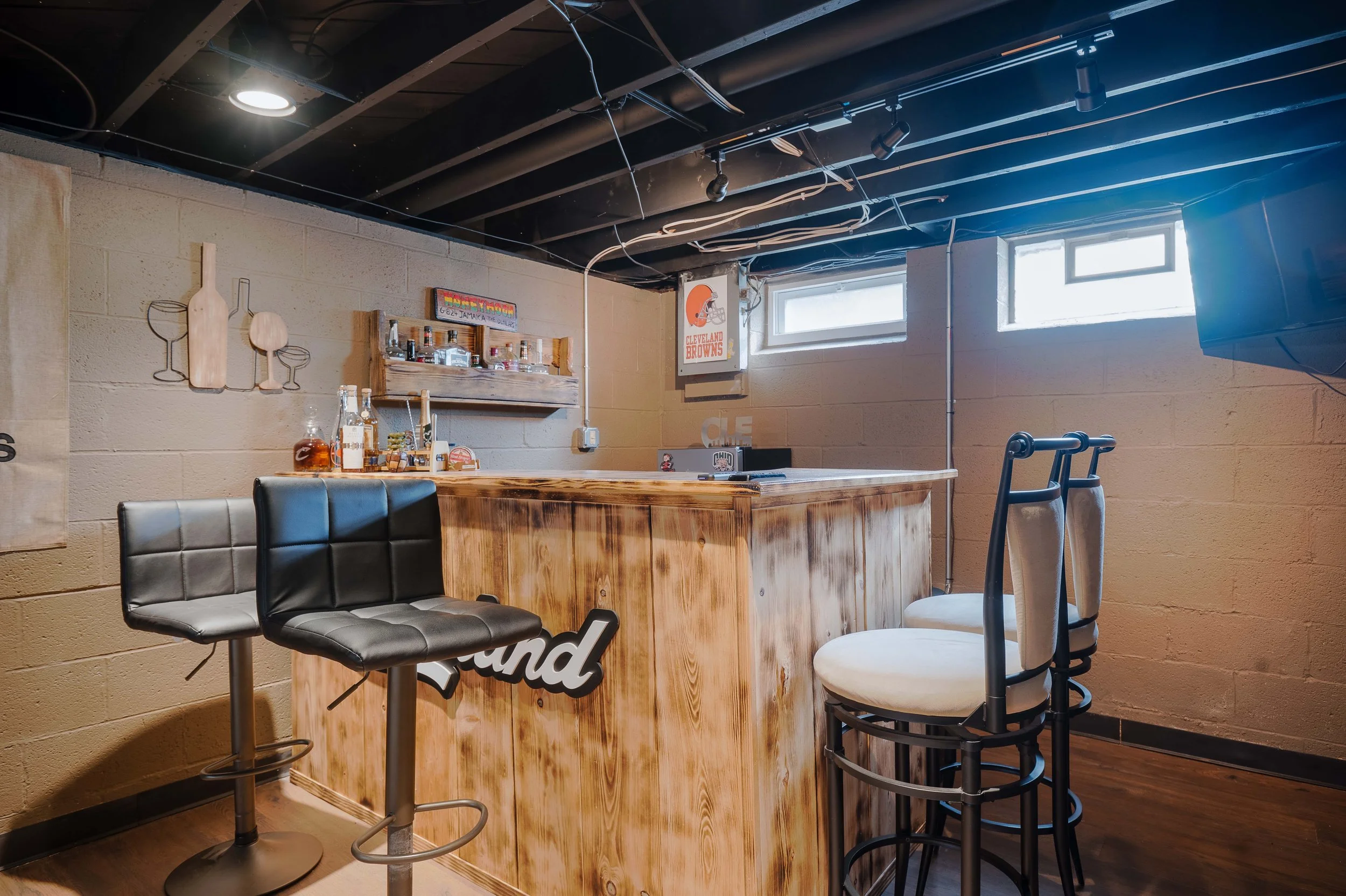 BASEMENT BAR.jpg