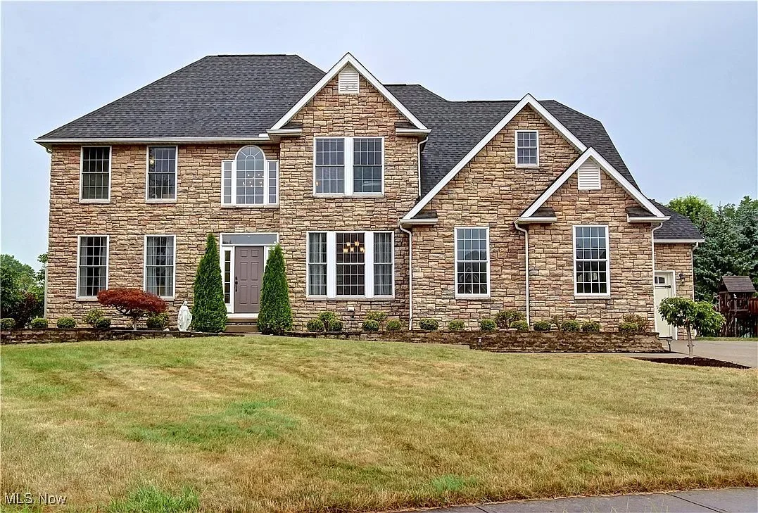 31916 Fieldstone Cir, Avon Lake, OH 44012