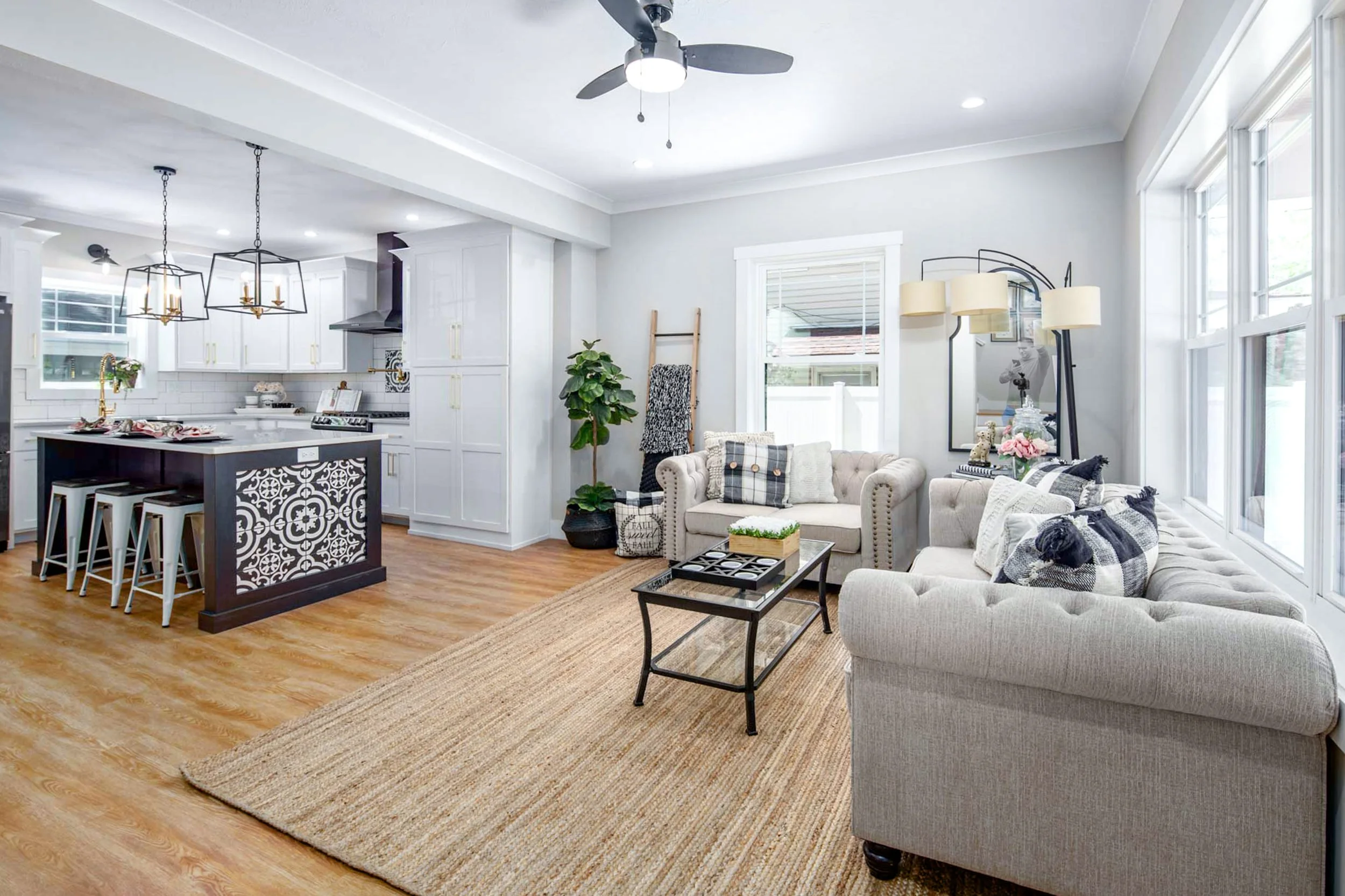 406 Howard - 3.jpg