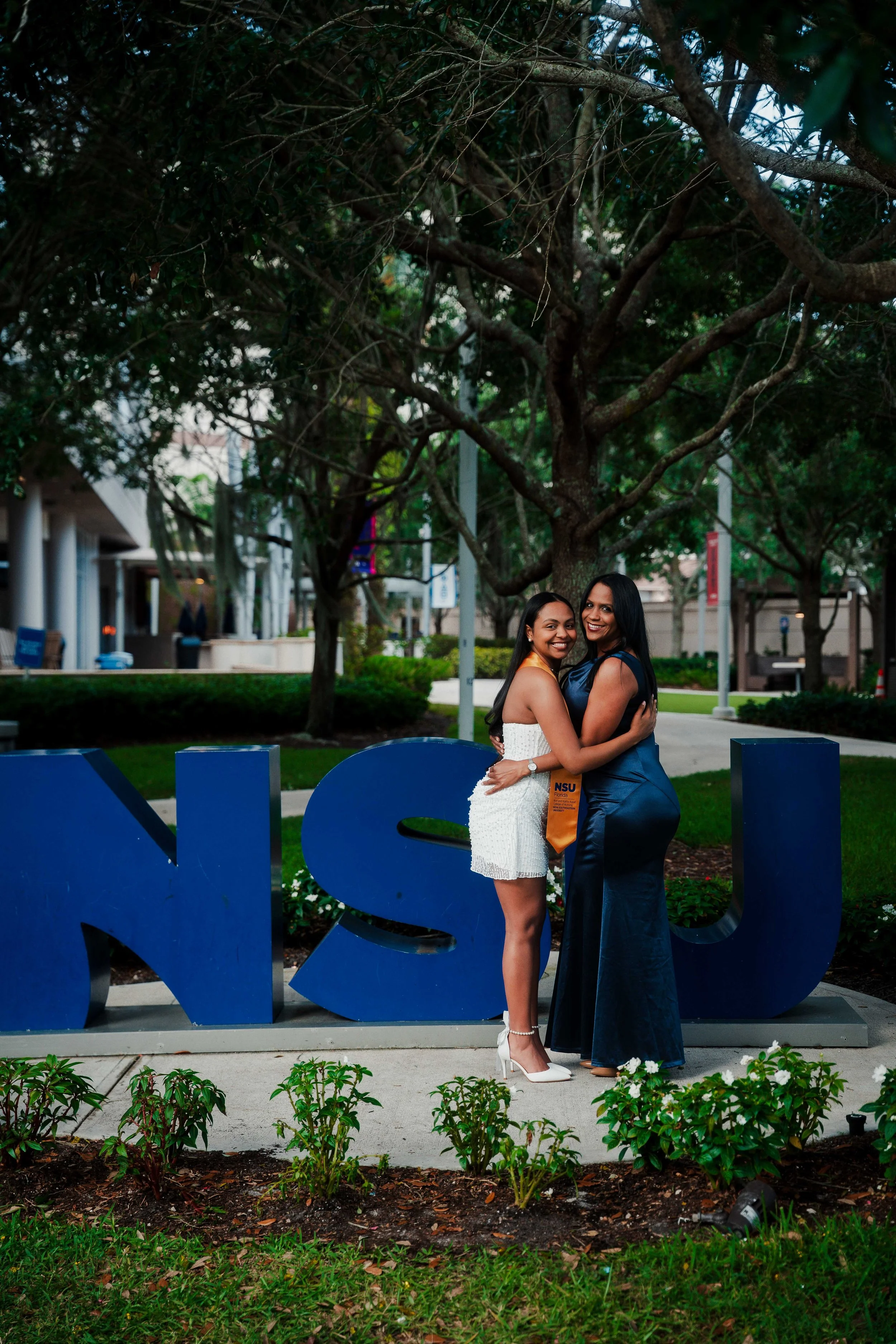 GradNSU_GradandFamily_KBJohnsonPhotography.jpg