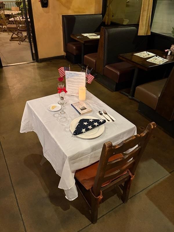 🇺🇸 Honoring Our Heroes This Veterans Day 🇺🇸
Today we&rsquo;re saying thank you to all who have served and continue to serve our country. 💙

✨ Veterans and active duty military receive:
	&bull;	A free meal off our lunch specials until 3PM
	&bull;