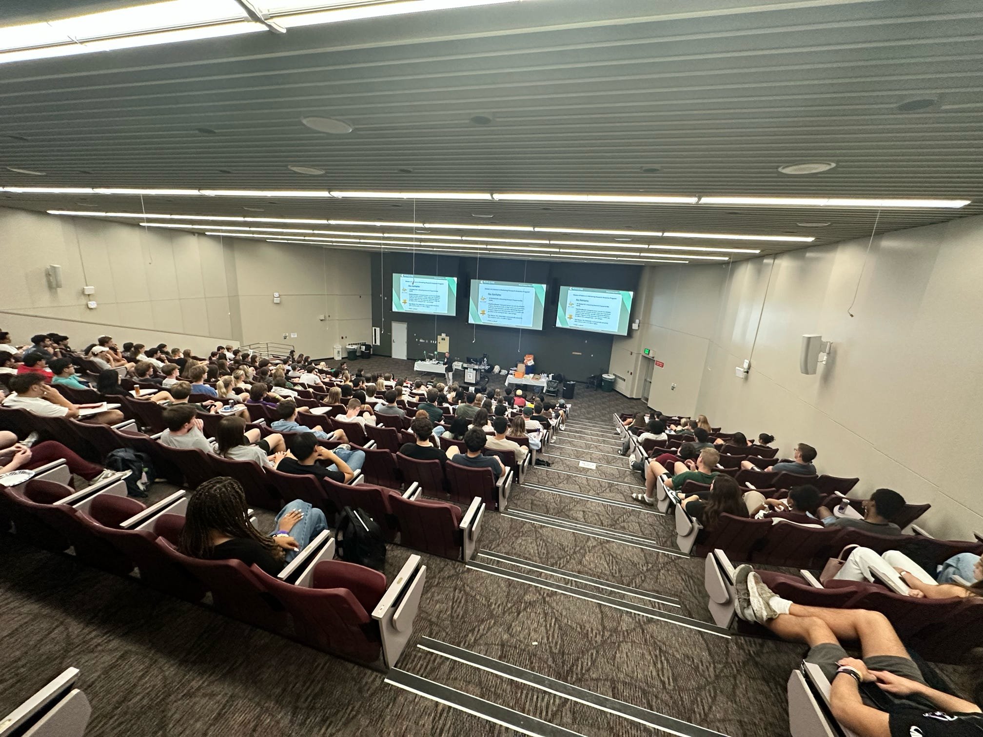 A full house for our first meeting of the 2024 fall! We loved seeing everyone interested come join us!