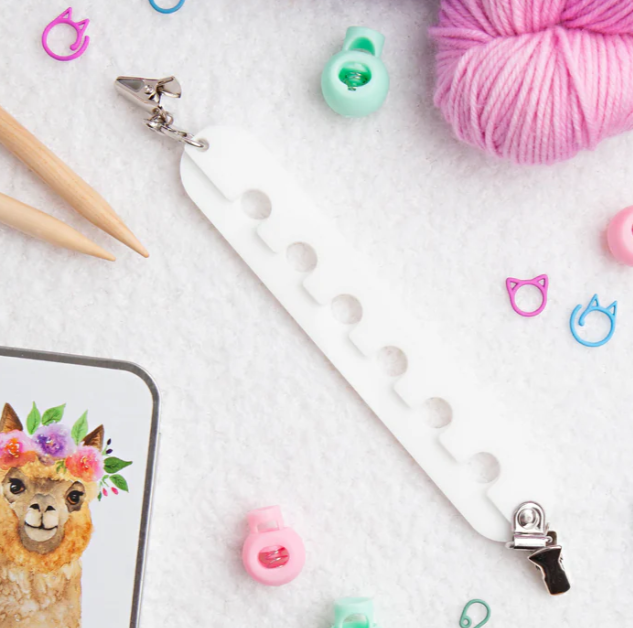 White Yarn Gator.png