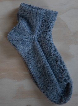 Fjaere Socks Kveldsbris Sock side view.jpg