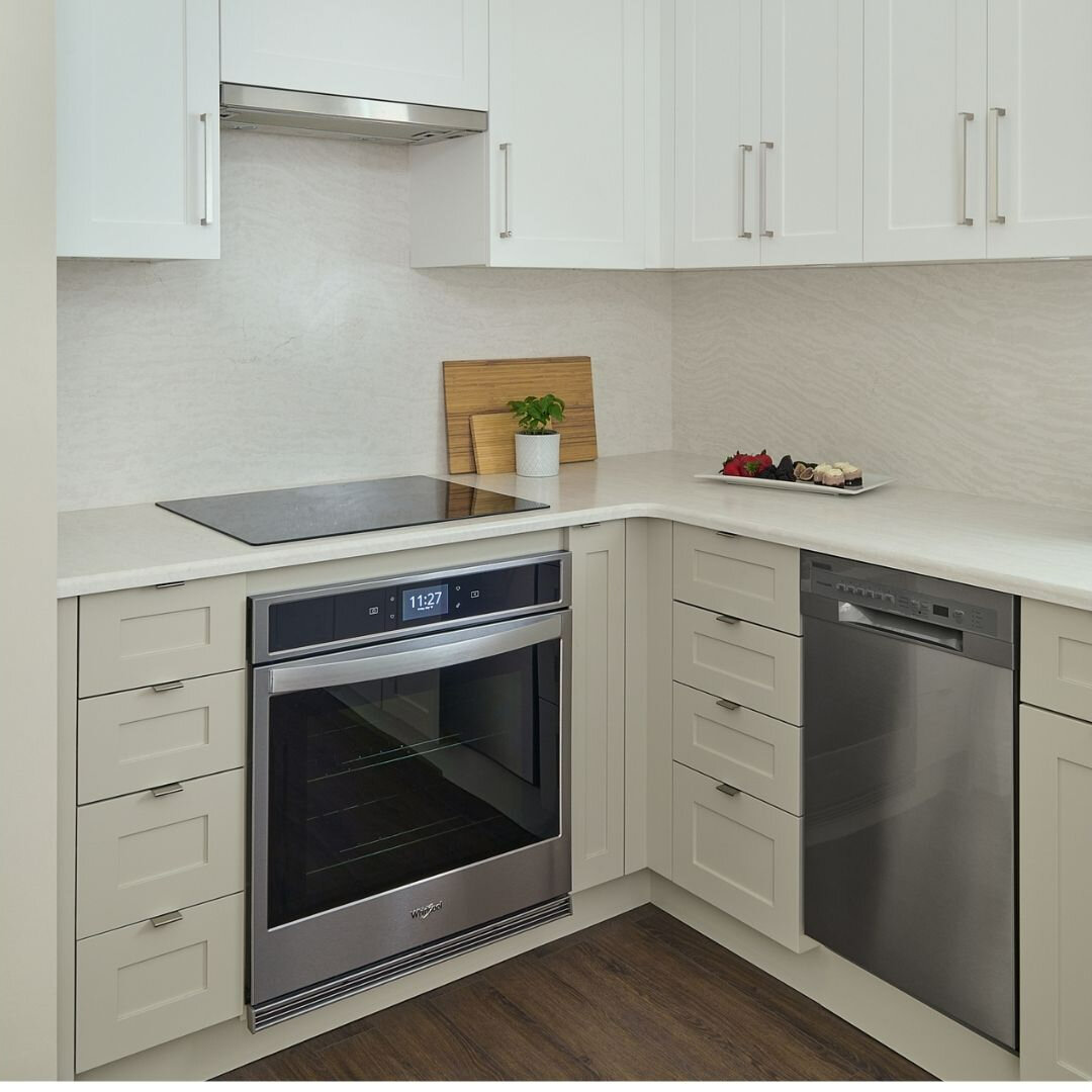 An integrated exhaust fan for a small space. ​​​​​​​​
#KALLIGEORGEINTERIORS​​​​​​​​
.​​​​​​​​
Design Concept + Kitchen Layout:  Kalli George Interiors​​​​​​​​
Photography:  @stephanibuchmanphotography​​​​​​​​
:​​​​​​​​
:​​​​​​​​
:​​​​​​​​
#cooking #l