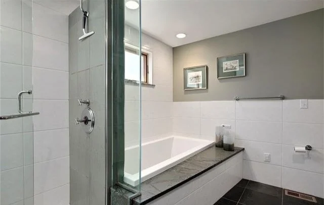 Master%2BBathroom%2B-%2BTub.jpg