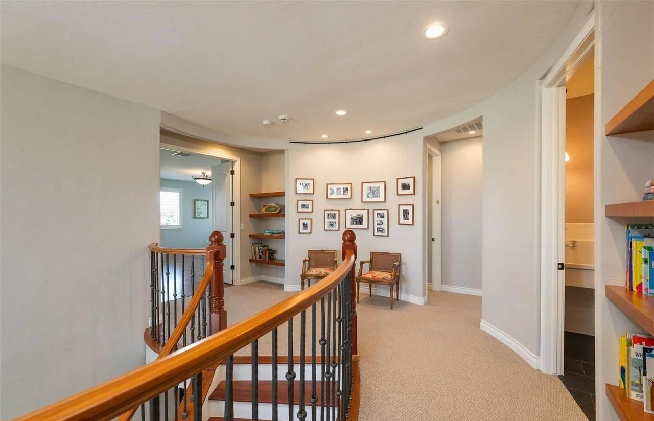 Upstairs+Hallway.jpg