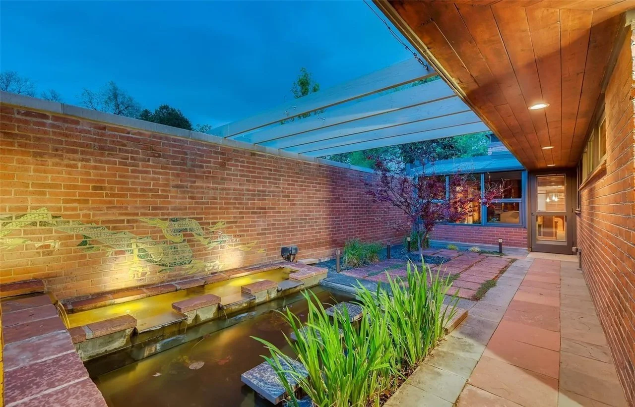 Exterior+-+Front+Courtyard.jpg