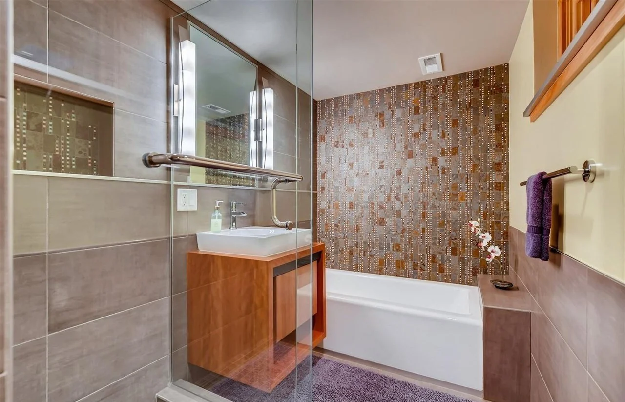 Bathroom+1.jpg