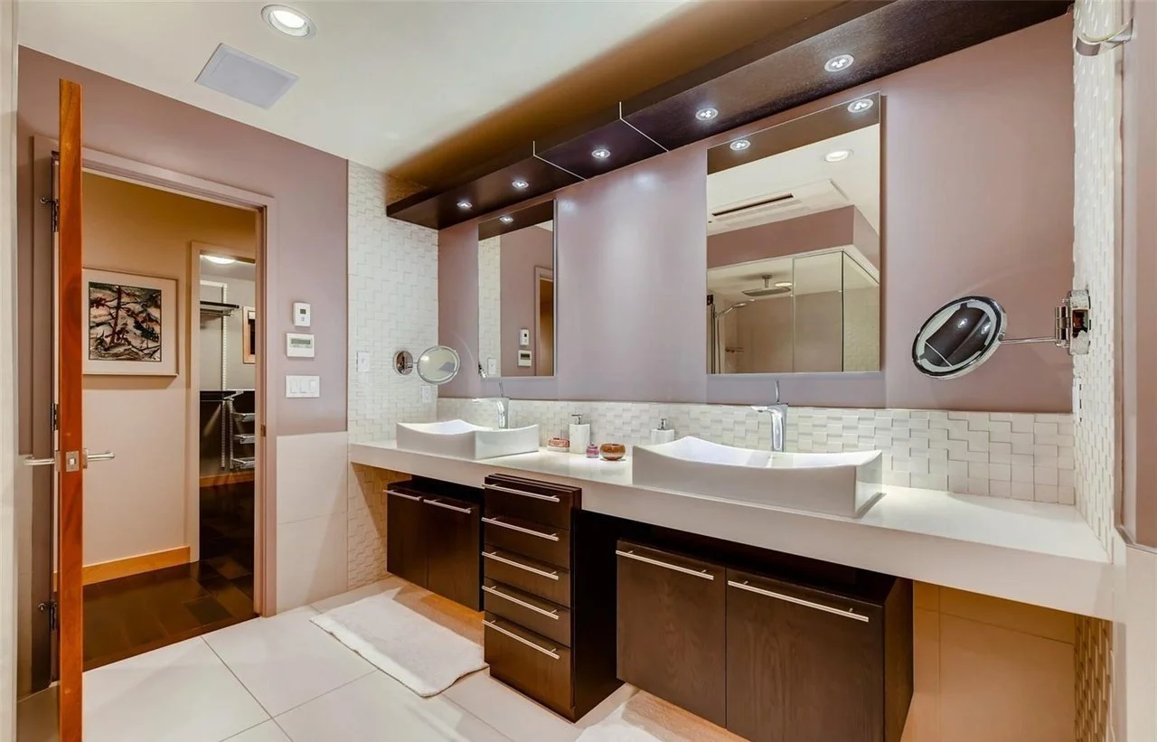 Master+Bathroom+-+Sinks.jpg