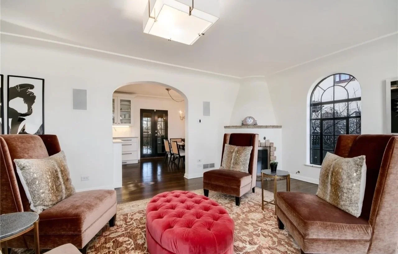 Front_Living_Room.jpg