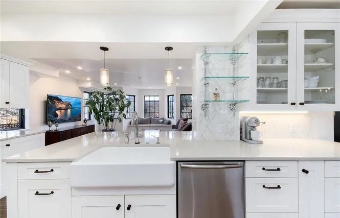 Kitchen_2.jpg