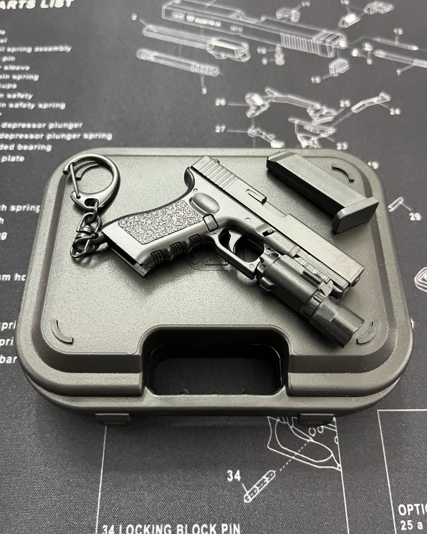 Glock 17 keyring equipped with a tactical flashlight. Secure yours now. Link in bio 🔗

#glock#gun#pistol#ammo#keyring#keychain#tactical#bullets#guns#taran#tarantactical#charms#gunnut#reload#guns#magazine#reload#stopage#glock17#sti2011#glock34#combat