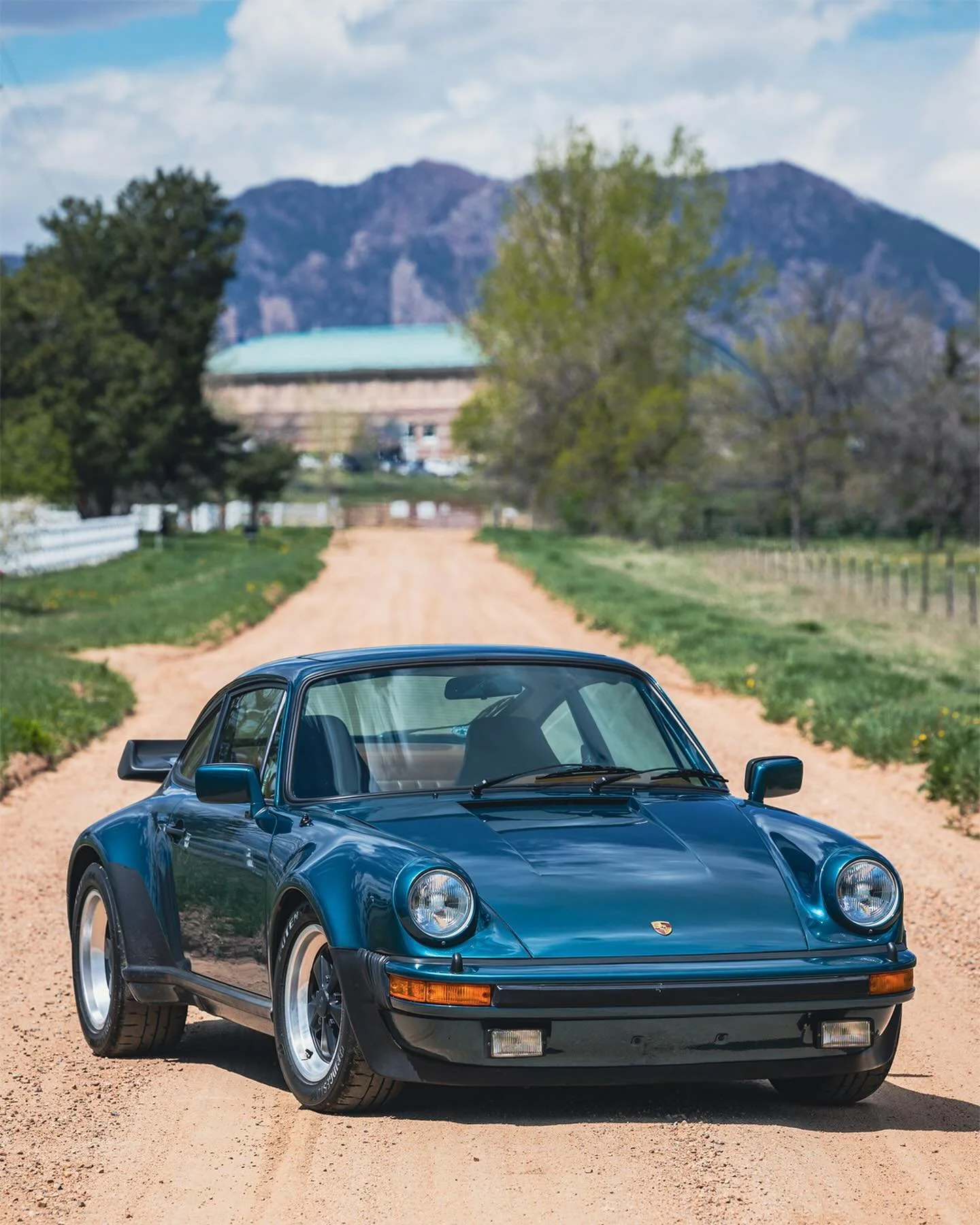 We just wrapped up a ton of work on this 930 and couldn&rsquo;t help but share some photos. Petrol Blue just looks so right. 

#porsche930 #petrolblue930 #geigerworks