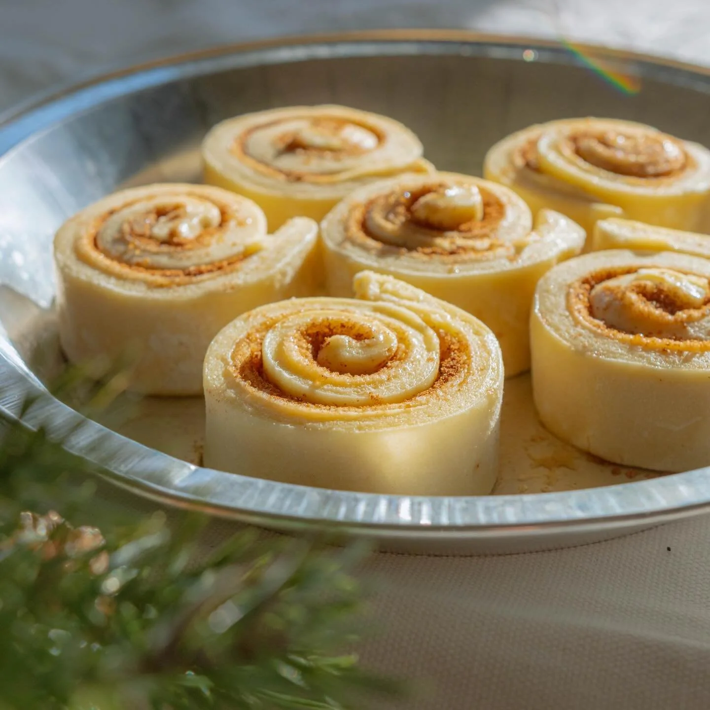 Bake at home buns are still available for Christmas Eve pick up!! We will be open 8 AM- 12 PM that day. Be the hero of your family and order some today 🎄