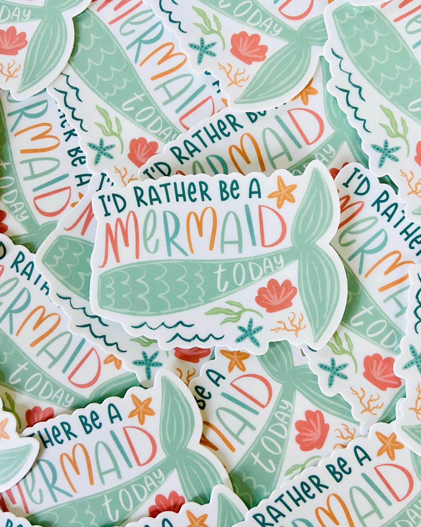 Tonight is the night! 🧜🏼&zwj;♀️🎉 Mermaid&rsquo;s Night Out  @okaquarium starts at 6:30! Come see all the 🐠🐟🐠🐟, explore the 🦈 tank, and shop! I will be there set up with new stickers, stationary, gifts and more! Hope to see ya there! 

#mermai
