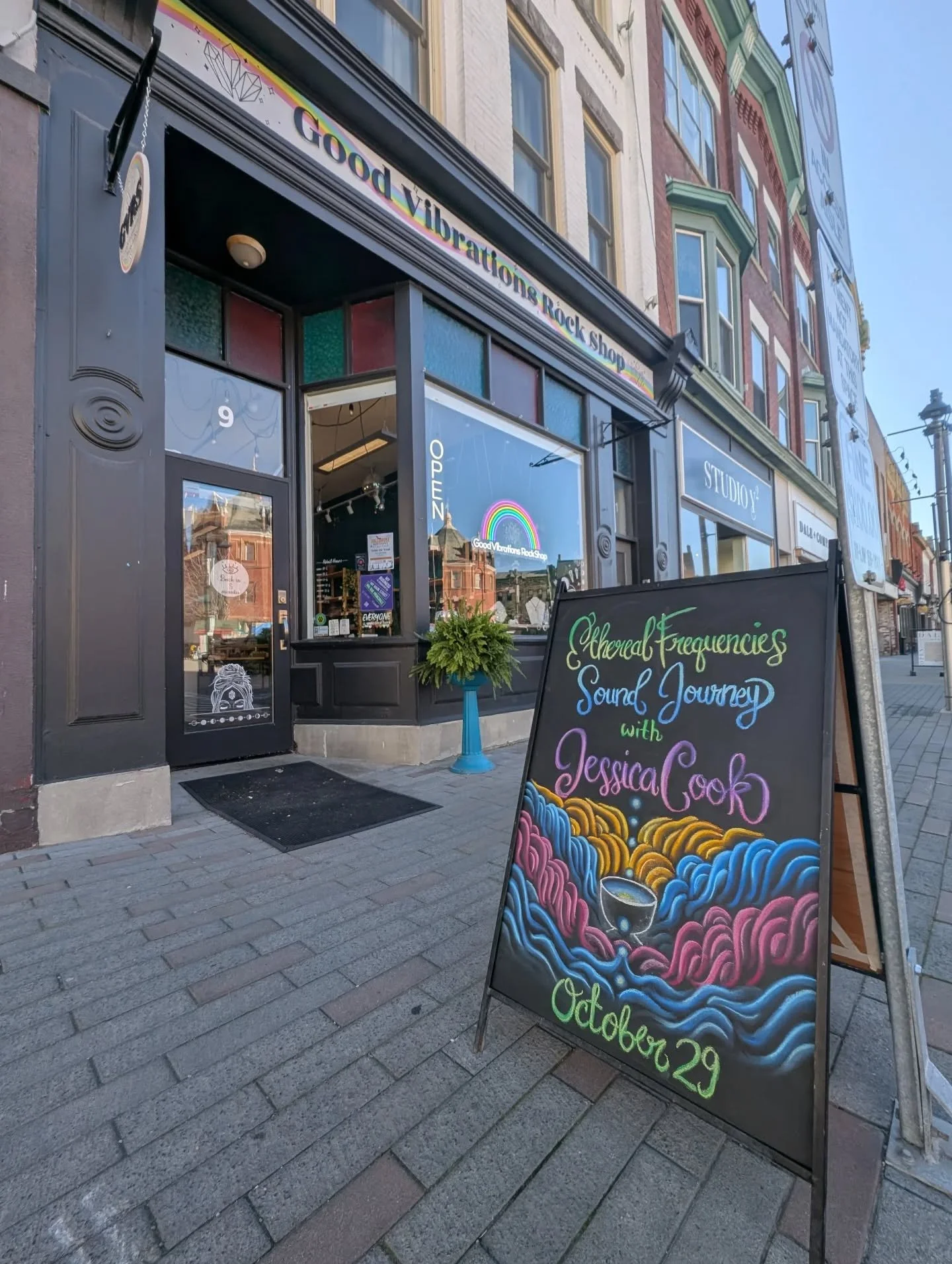 Here’s your reminder: You are magic✨
The crystals are here to support you, but the real glow-up? That’s always been inside of you🤍
Today, let’s set the intention to shine from the inside out☀️
What’s your intention for thi