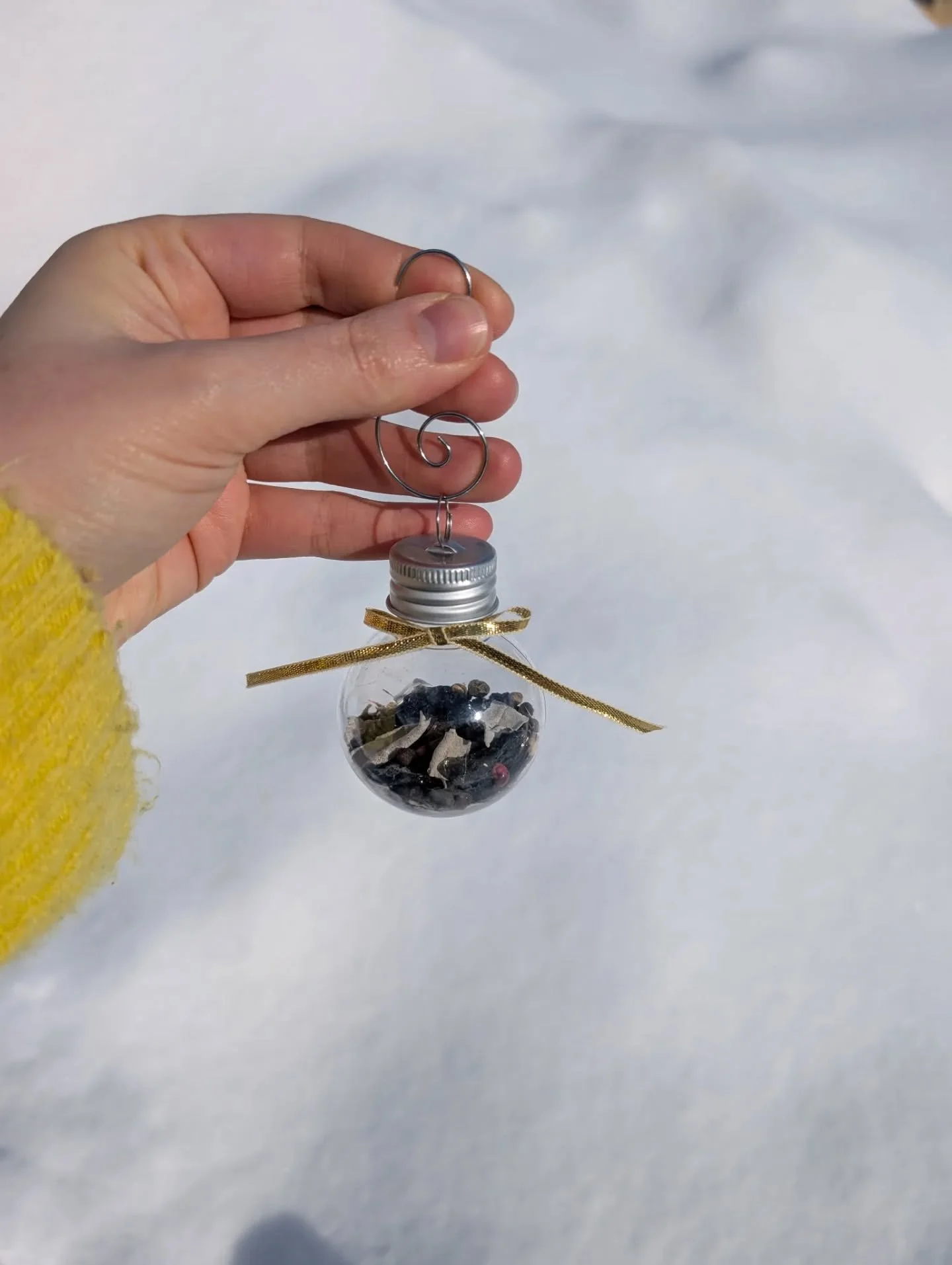 ✨🎄Intention Ornaments Are Here!🎄✨

We handcrafted six magical blends of crystals &amp; herbs to help you call in the energy you want this season:

🖤Protection &amp; Positivity
🕊️Peace &amp; (Self)
🌱Strength &amp; Renewal
🌞Joy &amp; Vitality
🔮M