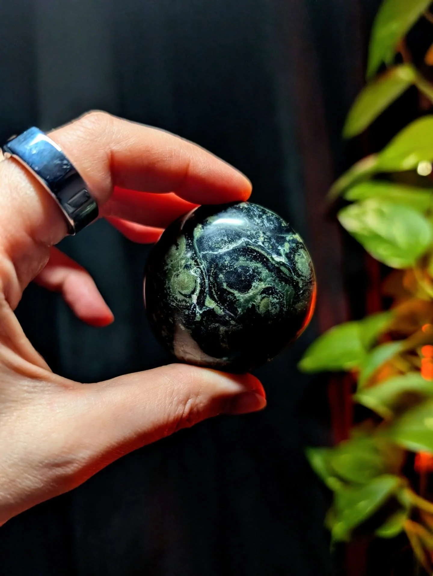 ✨❄️Winter Solstice Crystal Guide❄️✨

The Winter Solstice marks the longest night of the year and the quiet turning point where rest, reflection, and renewal meet. It is a time to honour the stillness and gently plant the seeds for the season ahead. T