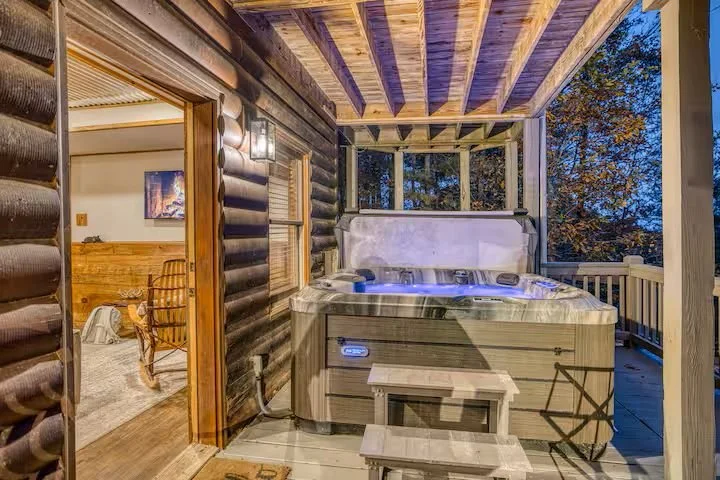 The 7-person Jacuzzi on the lower-level sits outside the game room with stunning mountain views. Freshly cleaned, serviced, and balanced between every stay, it’s the perfect spot to soak, relax, and enjoy the peaceful North Georgia Mountain scenery.