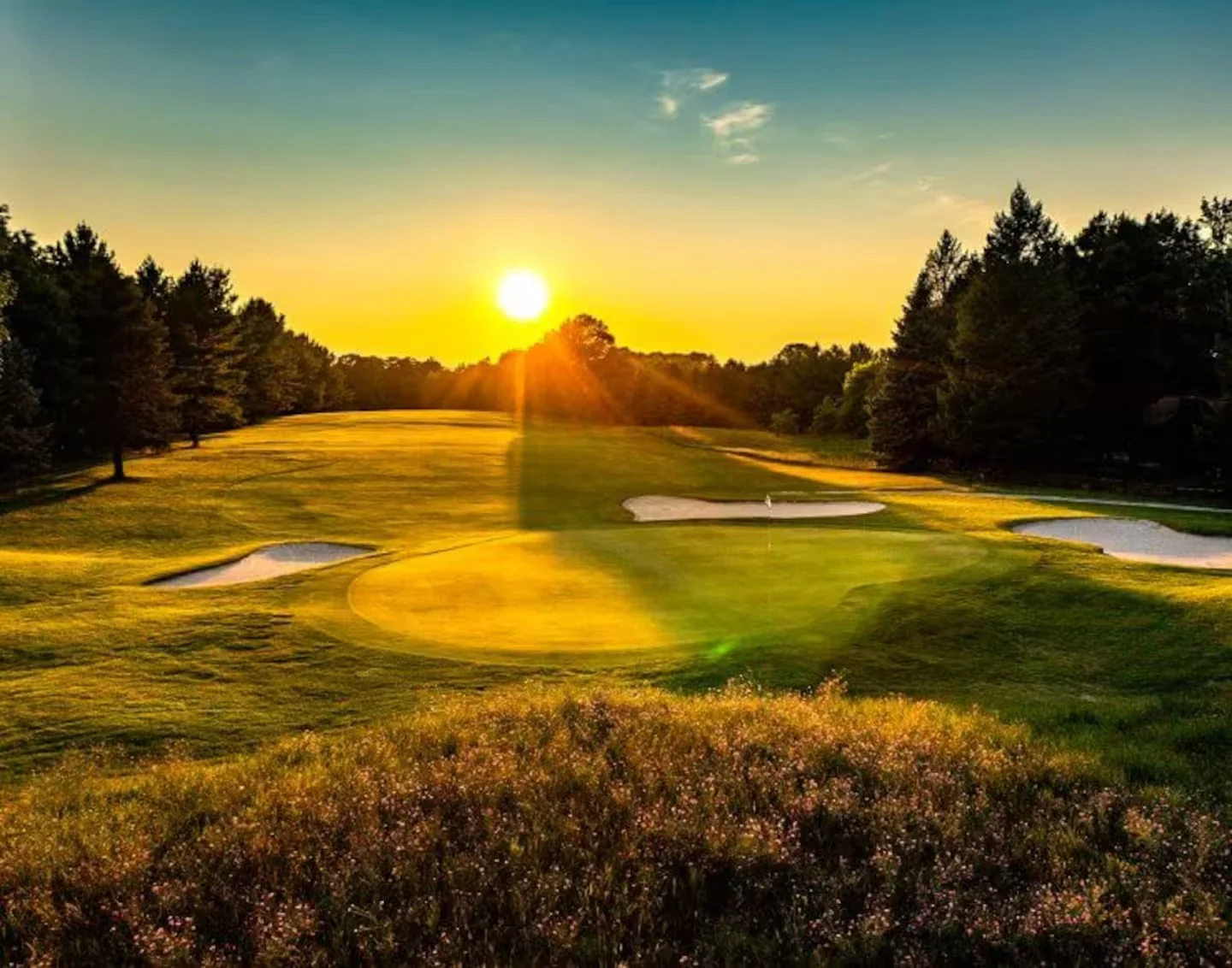 Access to 5 championship 18-hole courses, with a range of challenges and scenic beauty: Cedar River, The Legend, Hawk's Eye, Summit and Schuss Mountain. These courses offer unique and diverse golfing experience; a top destination for golf enthusiasts