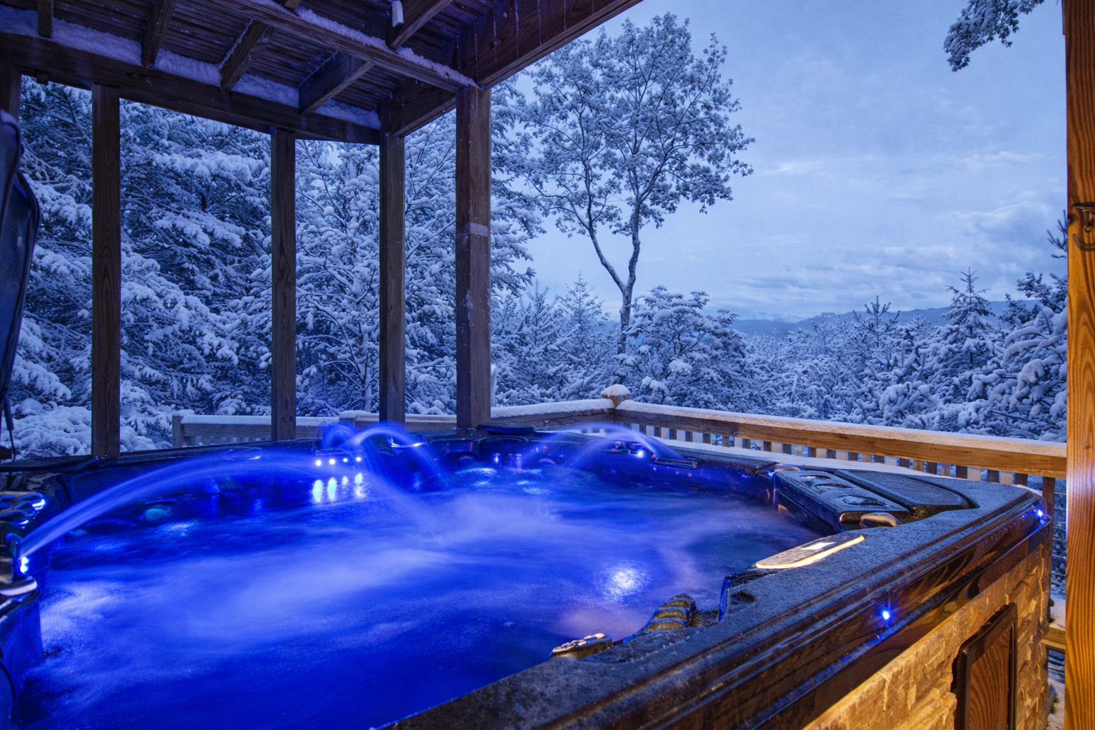 Imagine pouring a nice glass of wine and soaking in our large six-person jacuzzi with astonishing mountain views. This is the perfect place to decompress after a long day of hiking, kayaking, biking, & exploring some of our North Georgia Mountains.