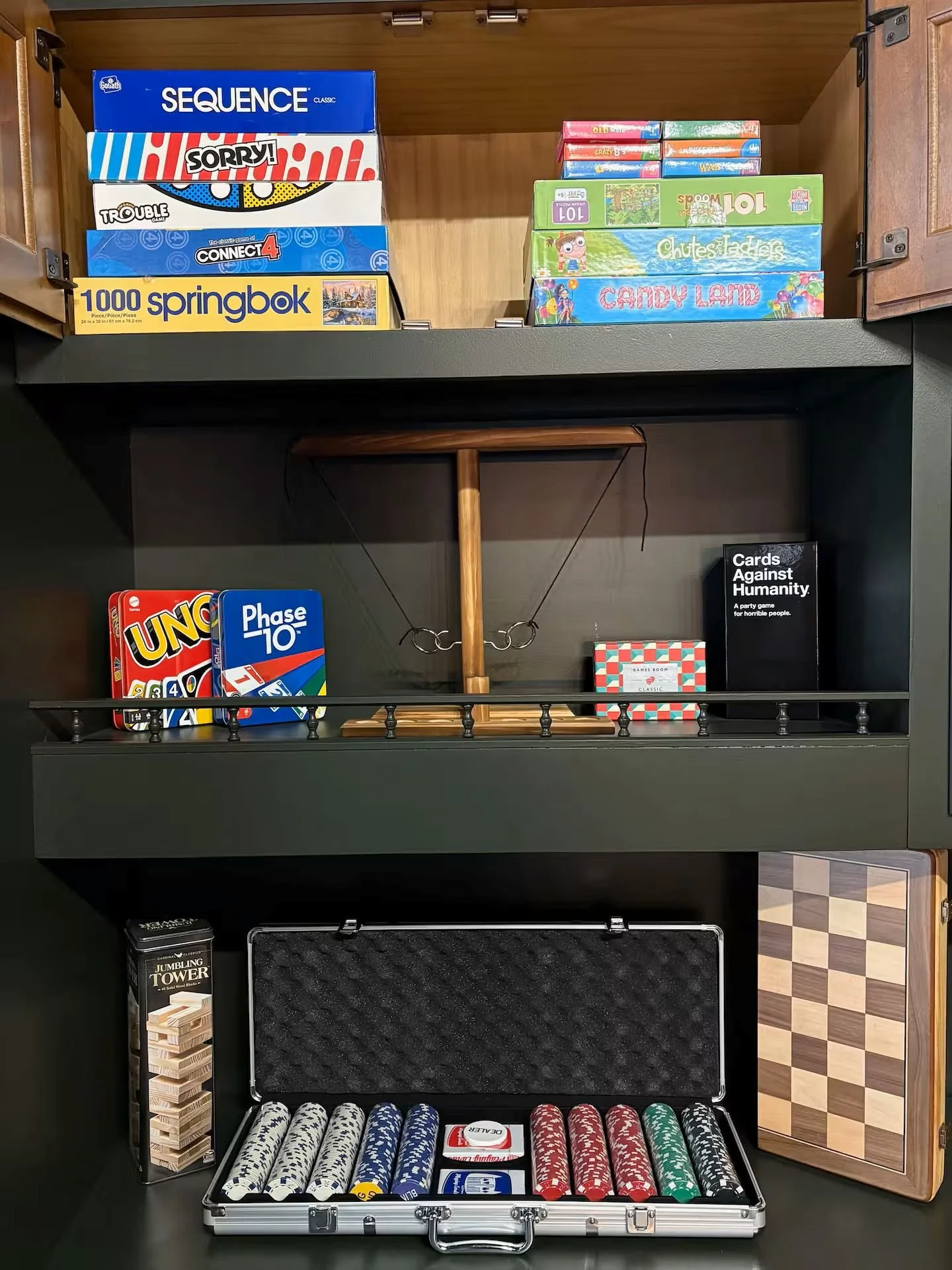 The living room is packed with style, yet functional for all with plenty of seating. Warm and inviting yet sleek and classy, it’s the perfect spot to relax, whether you’re watching a football game or reminiscing around a fire with friends + family!
T