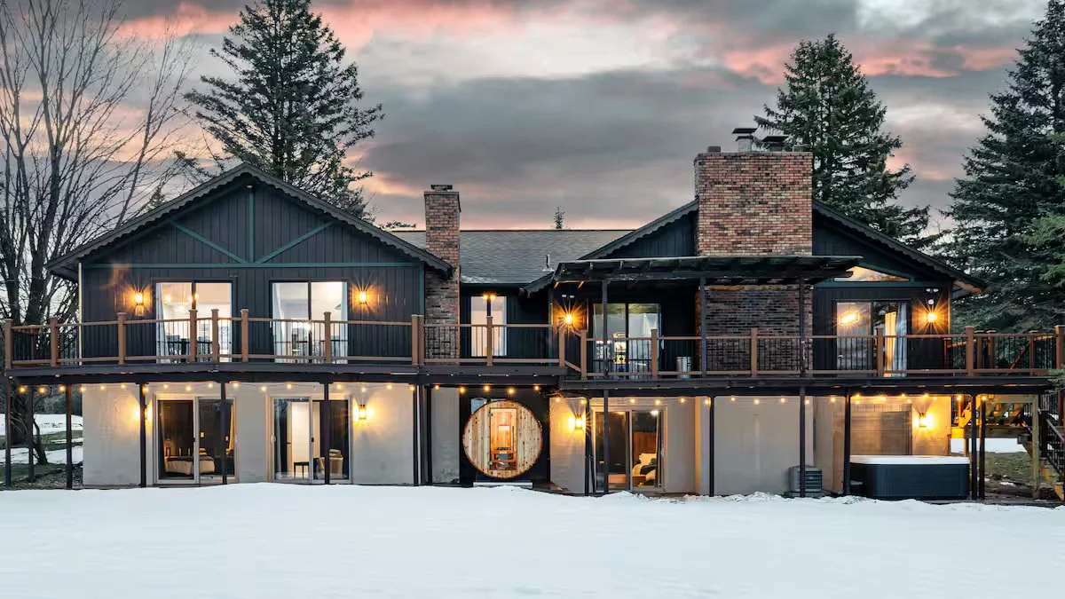 The Bellaire Extraordinaire a spacious home in Shanty Creek Resort. The spacious backyard includes a barrel sauna, jacuzzi, firepit, private par-3 hole w/ putting green, playground, cornhole, frisbee golf, and beautiful views!