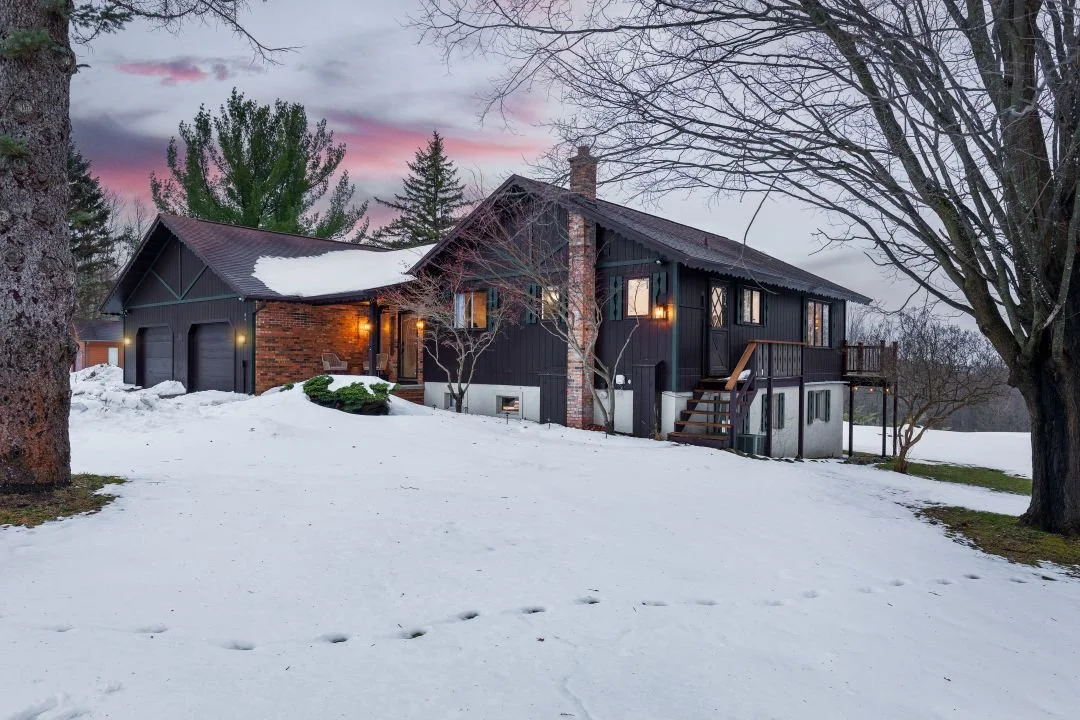 The Bellaire Extraordinaire a spacious home in Shanty Creek Resort. The spacious backyard includes a barrel sauna, jacuzzi, firepit, private par-3 hole w/ putting green, playground, cornhole, frisbee golf, and beautiful views!