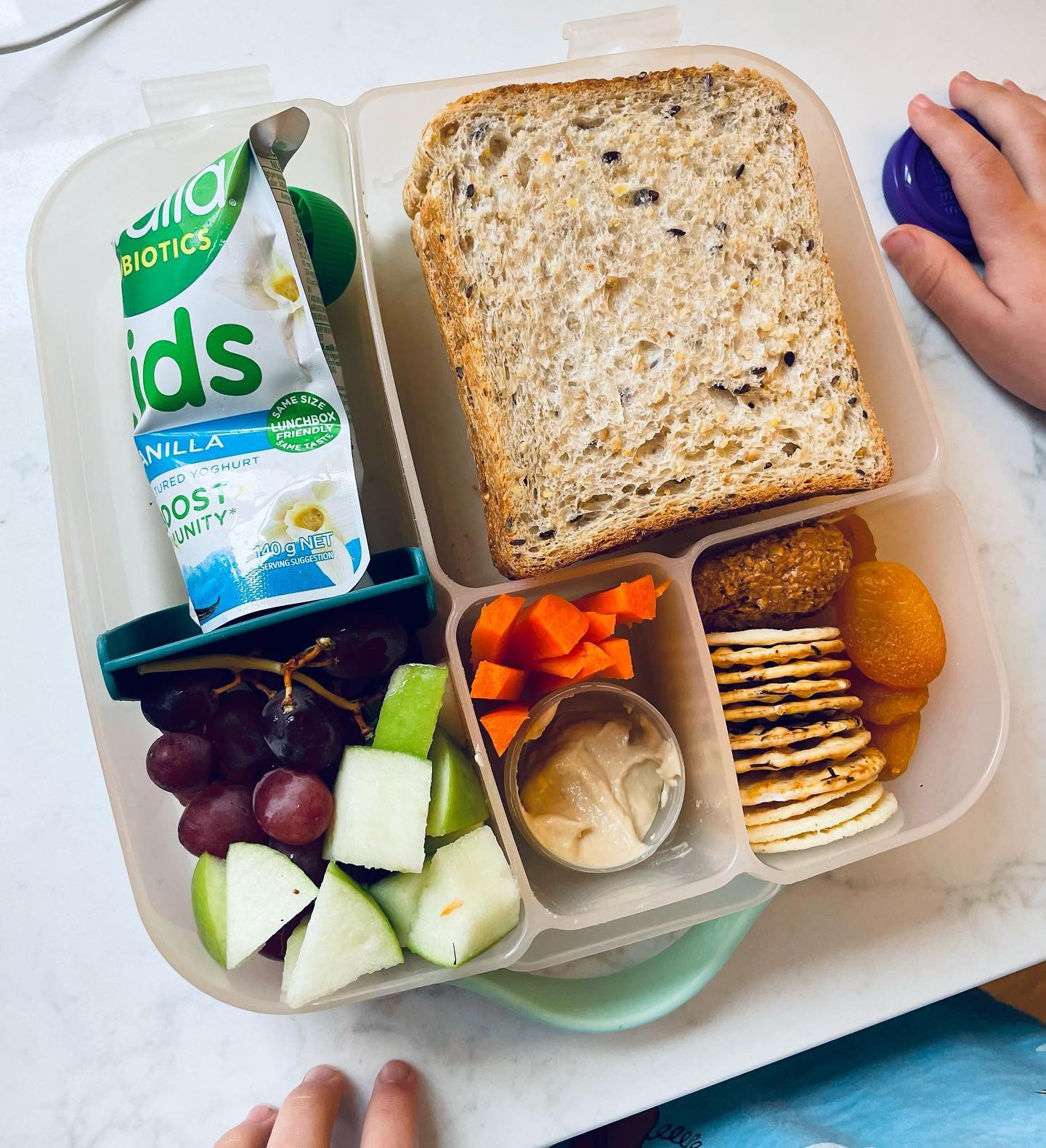 Going into a new week and here is your reminder to keep lunch boxes simple! 

I see so many ultra fancy lunch boxes on Instagram and for most of us, it&rsquo;s not a reality. 

I love to keep it really simple such as including: 
🥕1-2 veg
🍎1-2 fruit