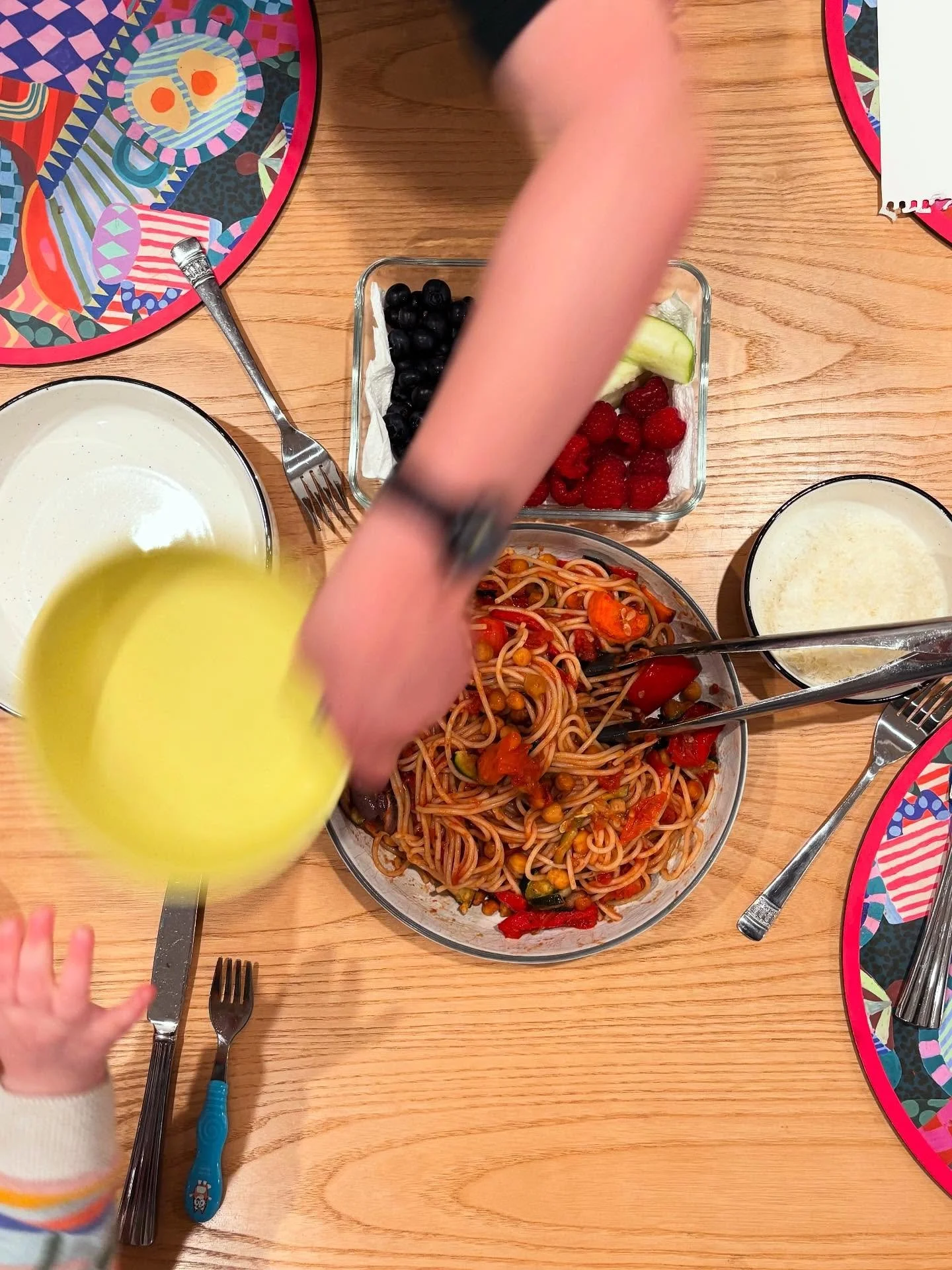 Five non-aesthetic family dinner ideas from a dietitian and mum of two 🖐🏻

A reminder that dinners don't need to be fancy to be functional. I've got a few staples that we rotate through - all under 30 minutes with left overs that work for tomorrow'