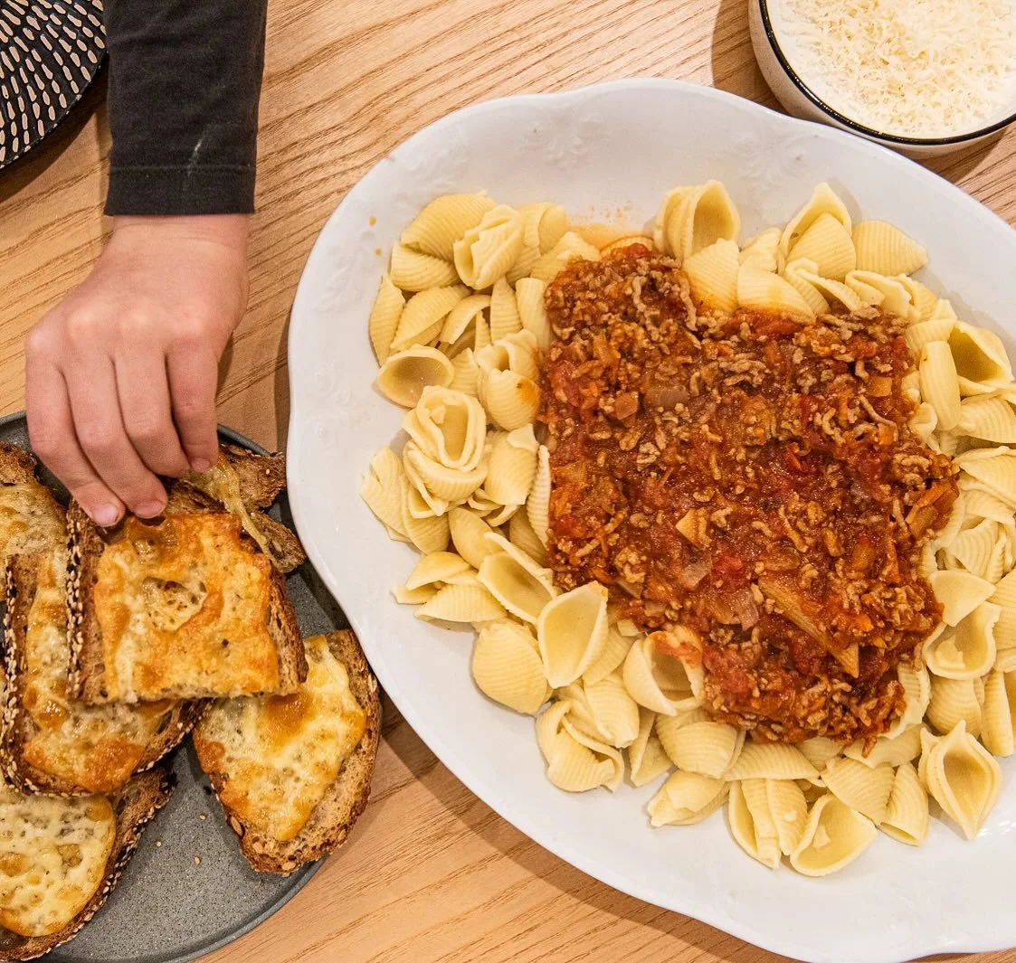 All over social media we're told to eat more protein - but for most of us is more really better? 

Read my latest blog with the ins and outs from an actual  nutrition professional 🙃

#linkinbio #dietitian #nutritionist #mum #protein