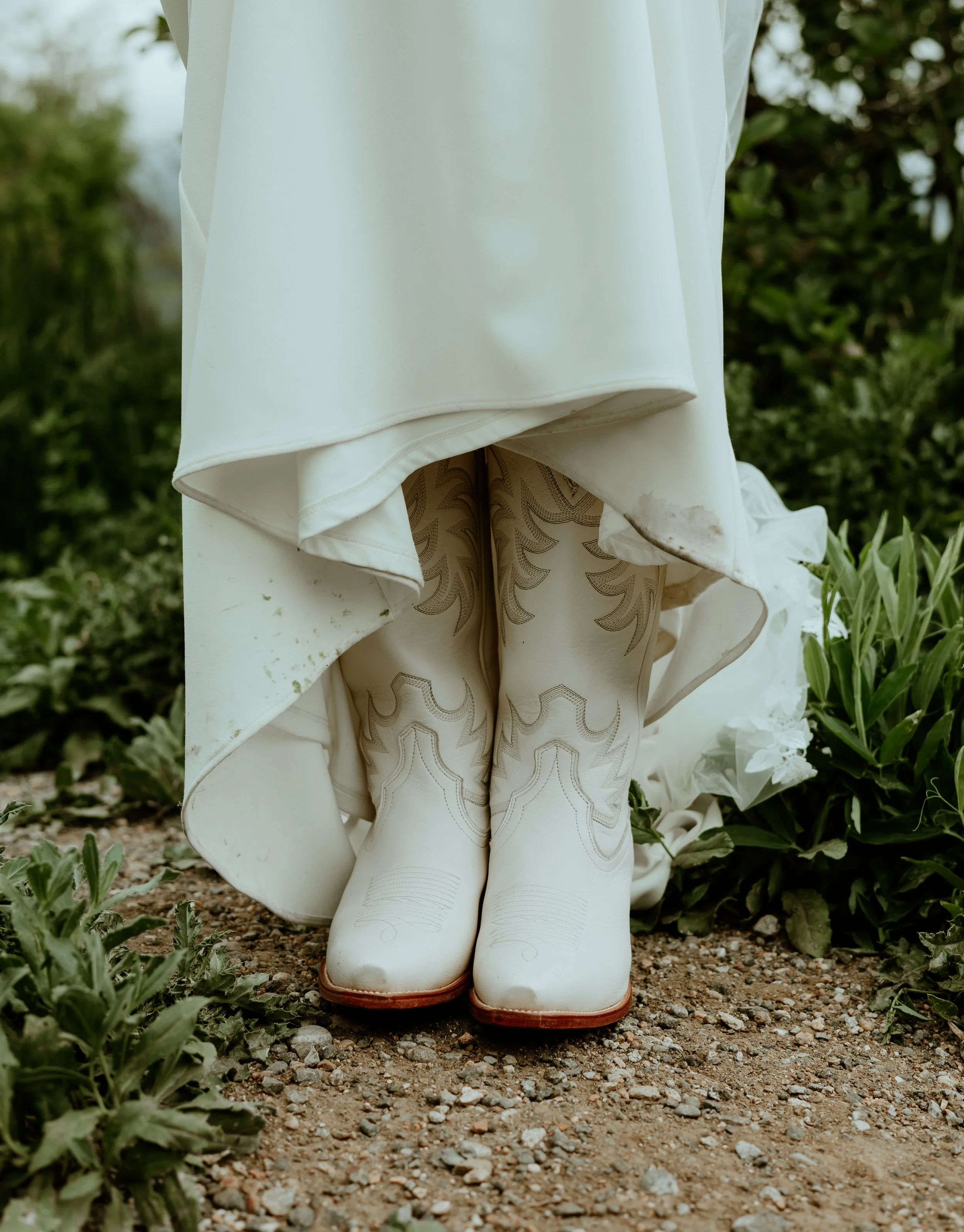 KATIESEANWEDDINGSNEAKPEEK-71.jpg