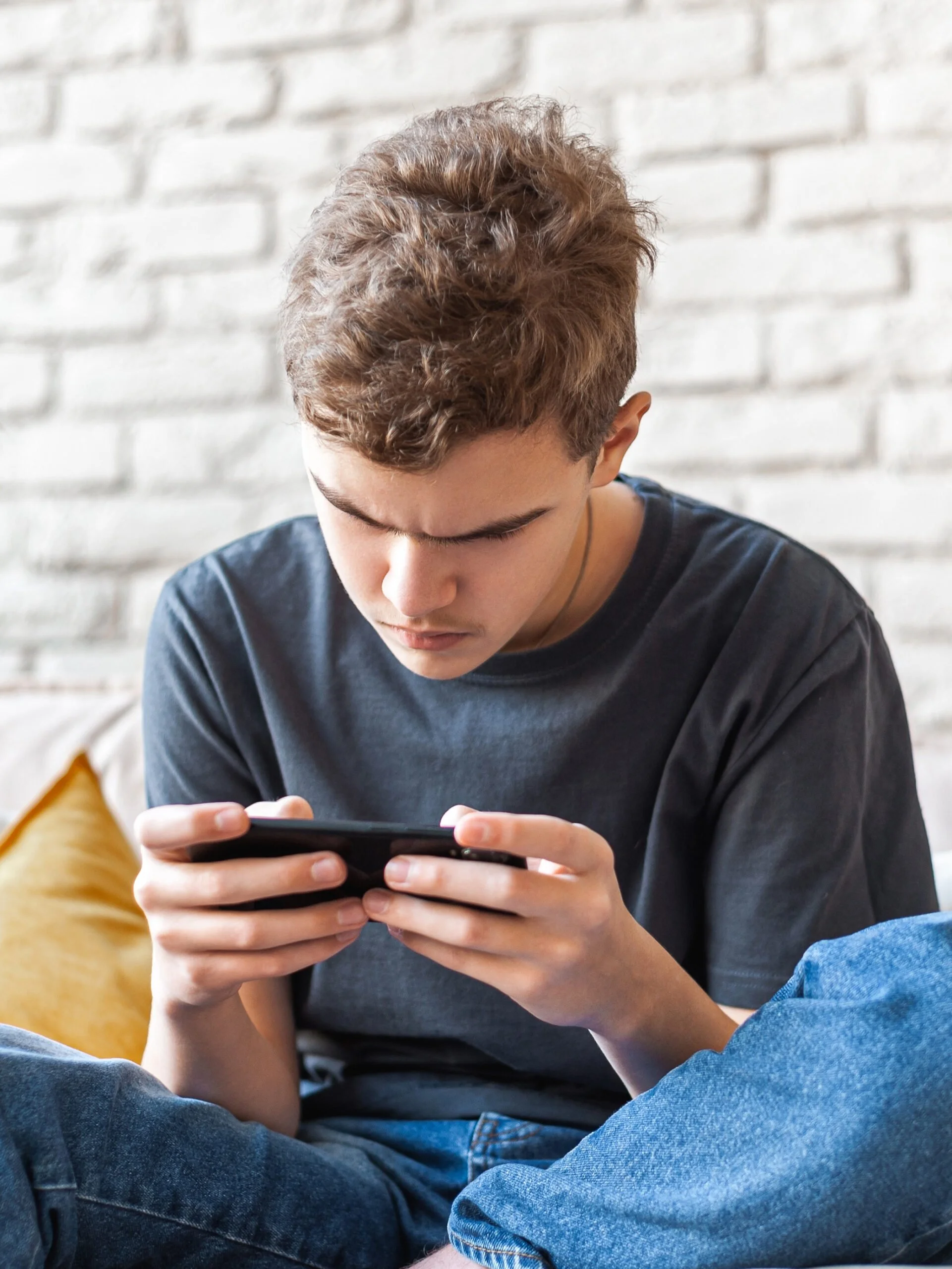 Tips_teens_socialmedia-scaled.jpg