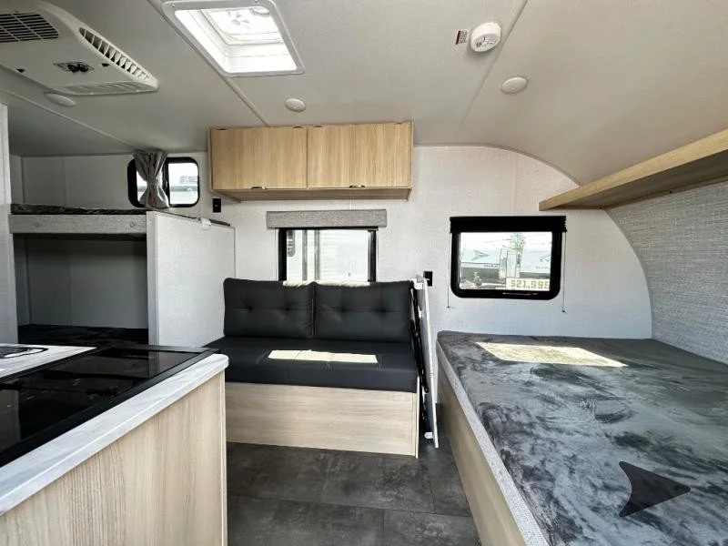 Interior 1.jpg